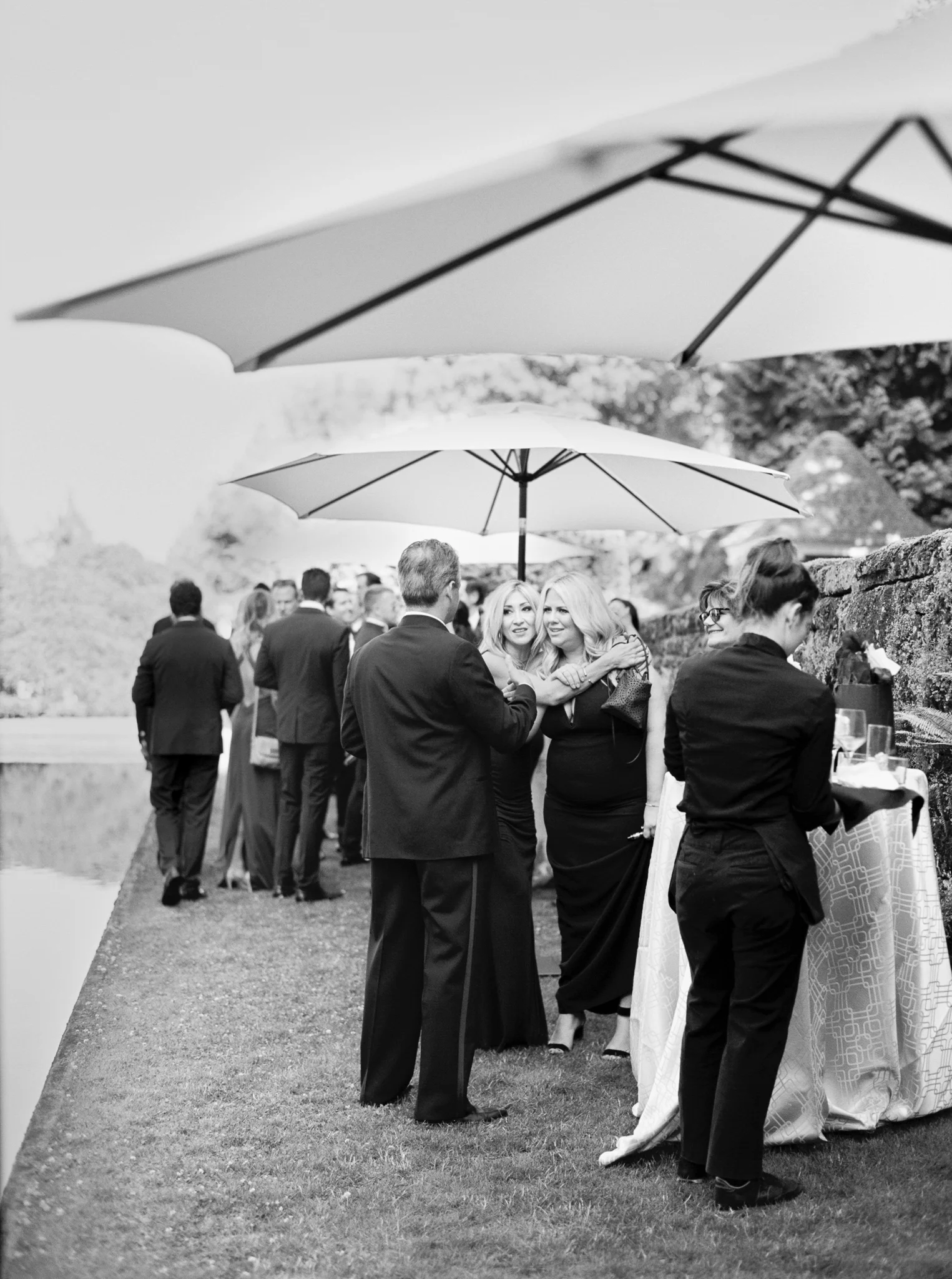 155OutliveCreative_Travel_Photographer_Videographer_Lewis&Clark_Oregon_Elegant_BlackTie_Destination_Wedding.jpg