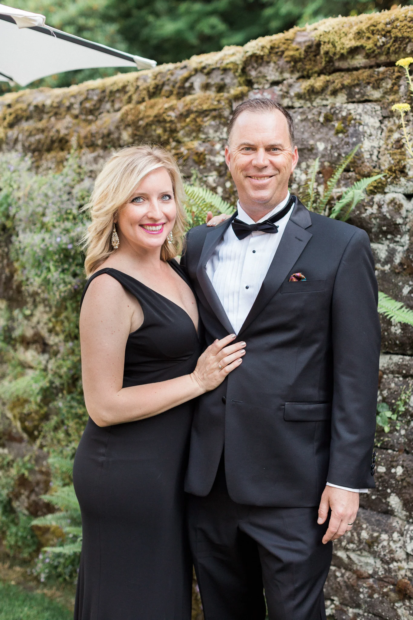 159OutliveCreative_Travel_Photographer_Videographer_Lewis&Clark_Oregon_Elegant_BlackTie_Destination_Wedding.jpg