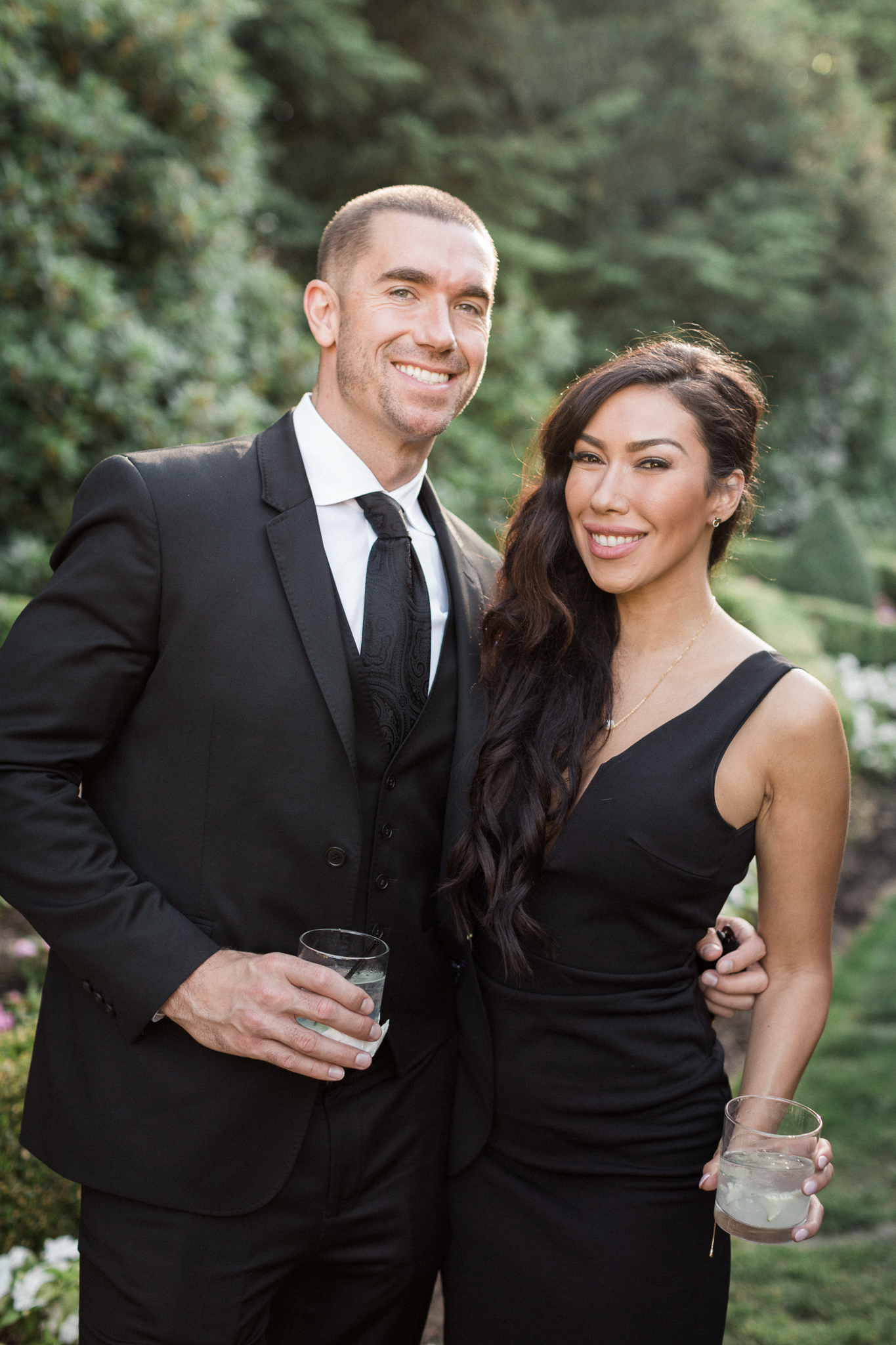 160OutliveCreative_Travel_Photographer_Videographer_Lewis&Clark_Oregon_Elegant_BlackTie_Destination_Wedding.jpg