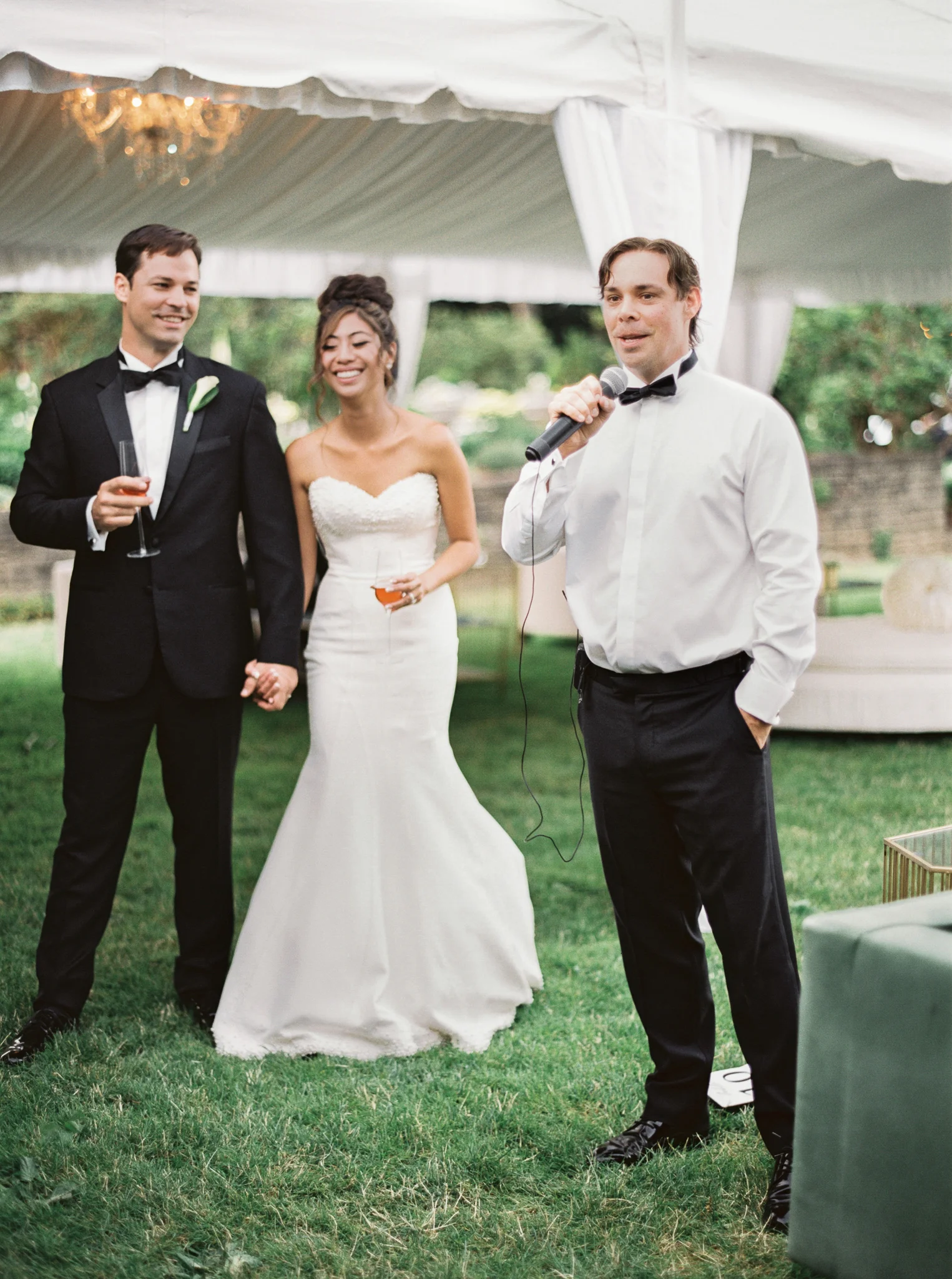 205OutliveCreative_Travel_Photographer_Videographer_Lewis&Clark_Oregon_Elegant_BlackTie_Destination_Wedding.jpg