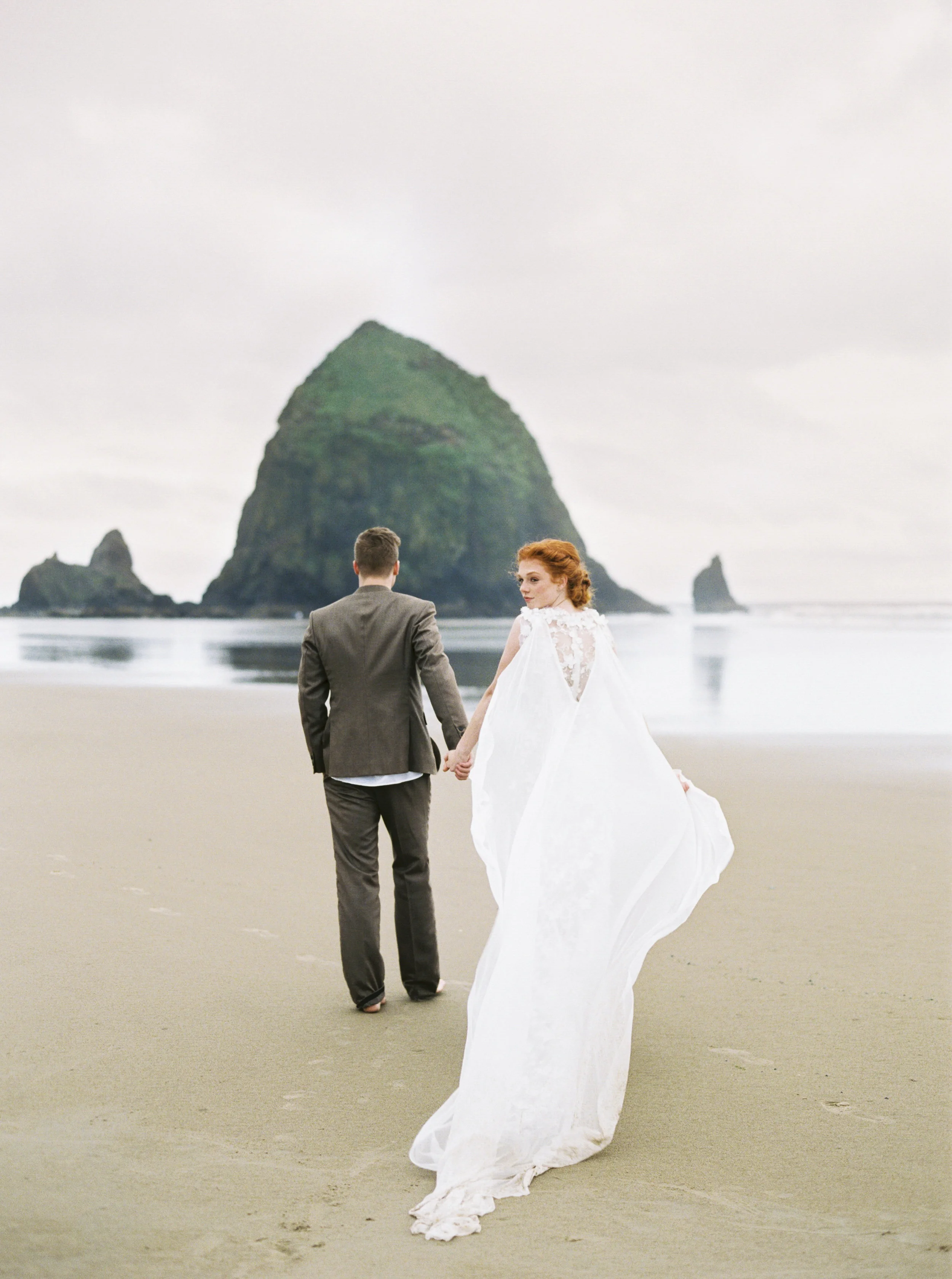 002@outlivecreative_cannon_beach_destination_wedding_photographer_&_videographer.jpg