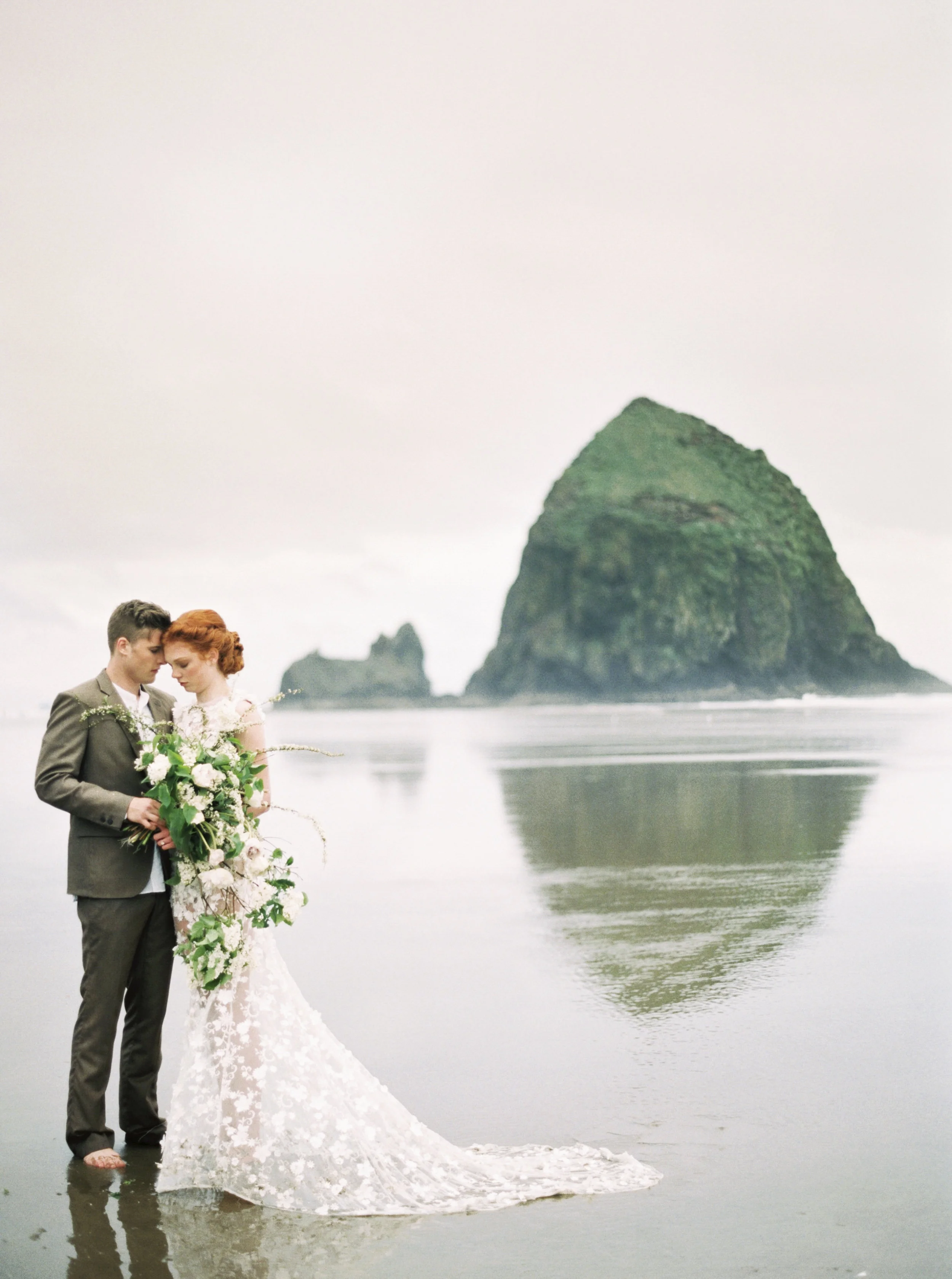 009@outlivecreative_cannon_beach_destination_wedding_photographer_&_videographer.jpg