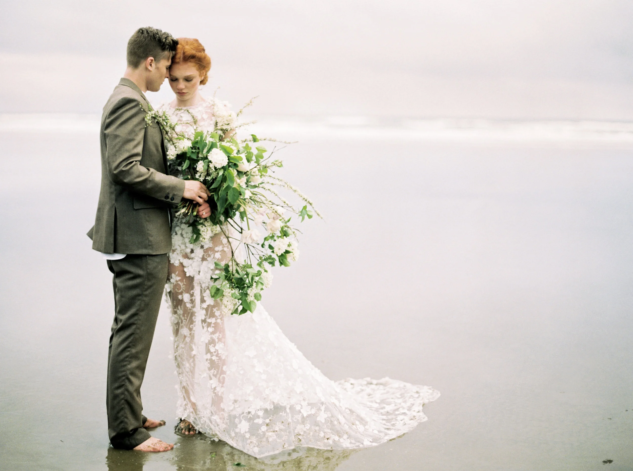 018@outlivecreative_cannon_beach_destination_wedding_photographer_&_videographer.jpg