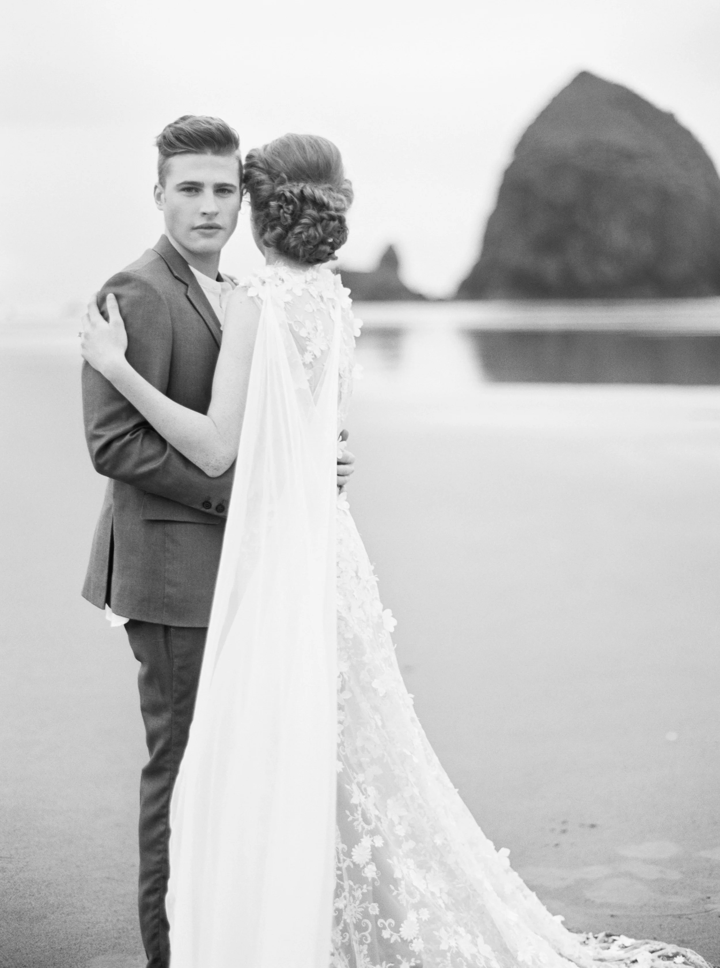 020@outlivecreative_cannon_beach_destination_wedding_photographer_&_videographer.jpg