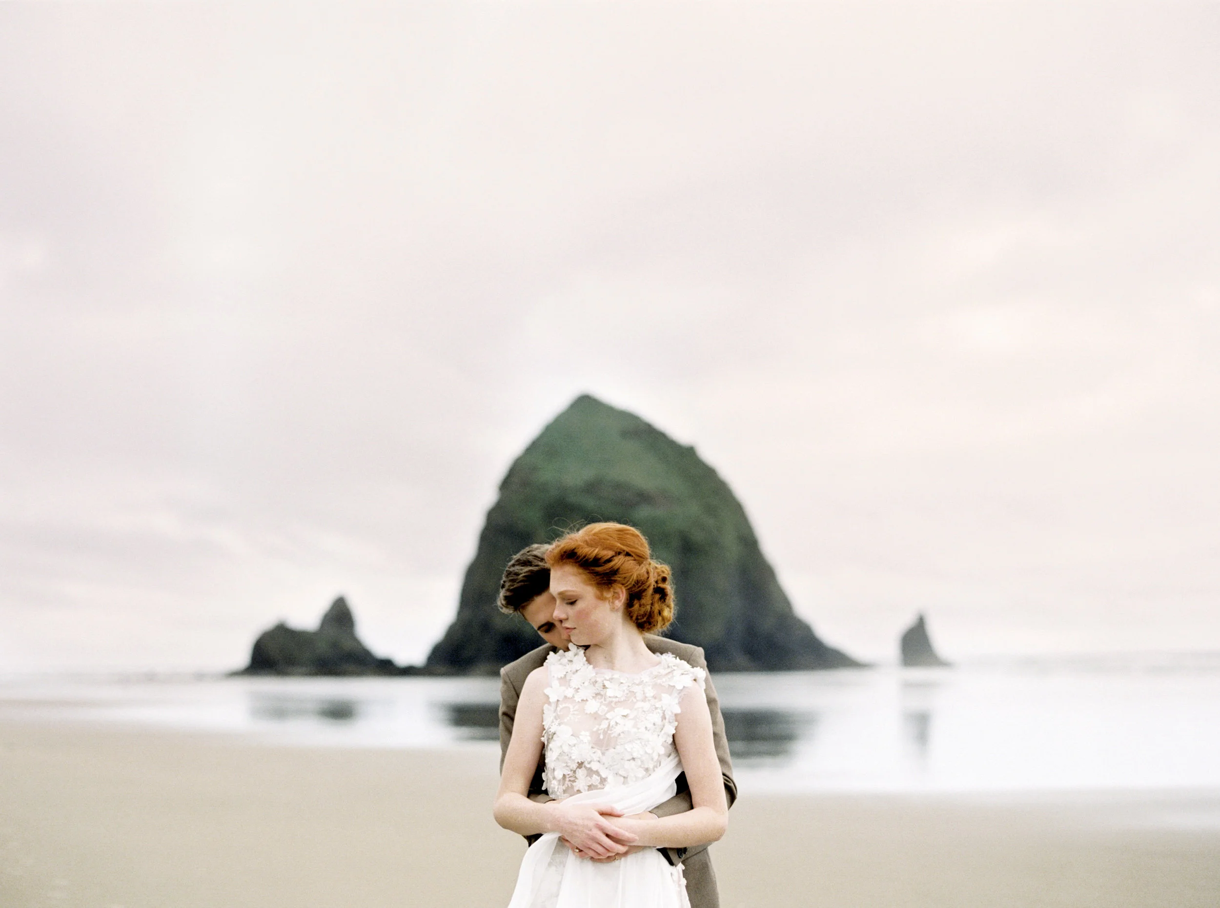 027@outlivecreative_cannon_beach_destination_wedding_photographer_&_videographer.jpg