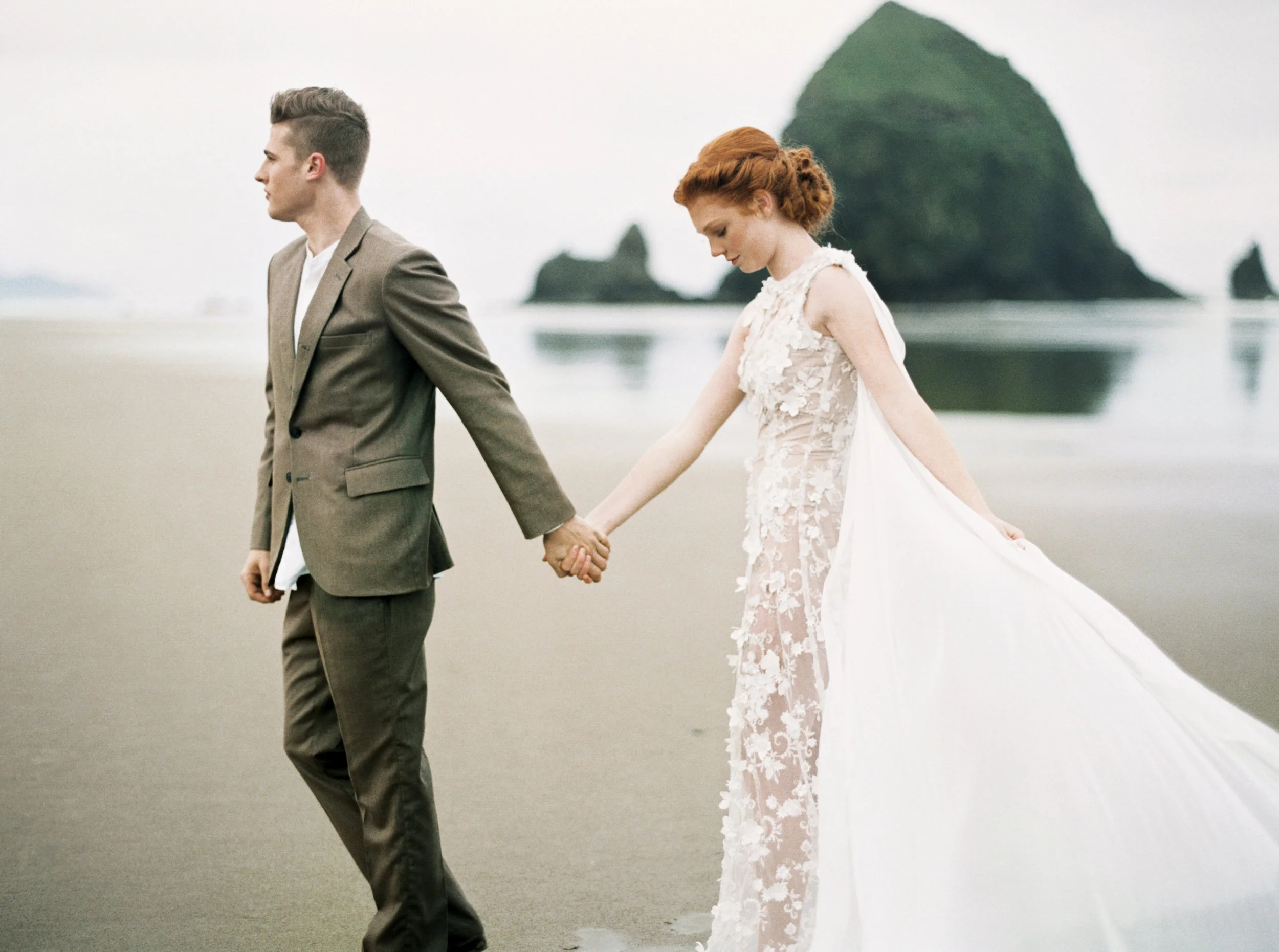 033@outlivecreative_cannon_beach_destination_wedding_photographer_&_videographer.jpg