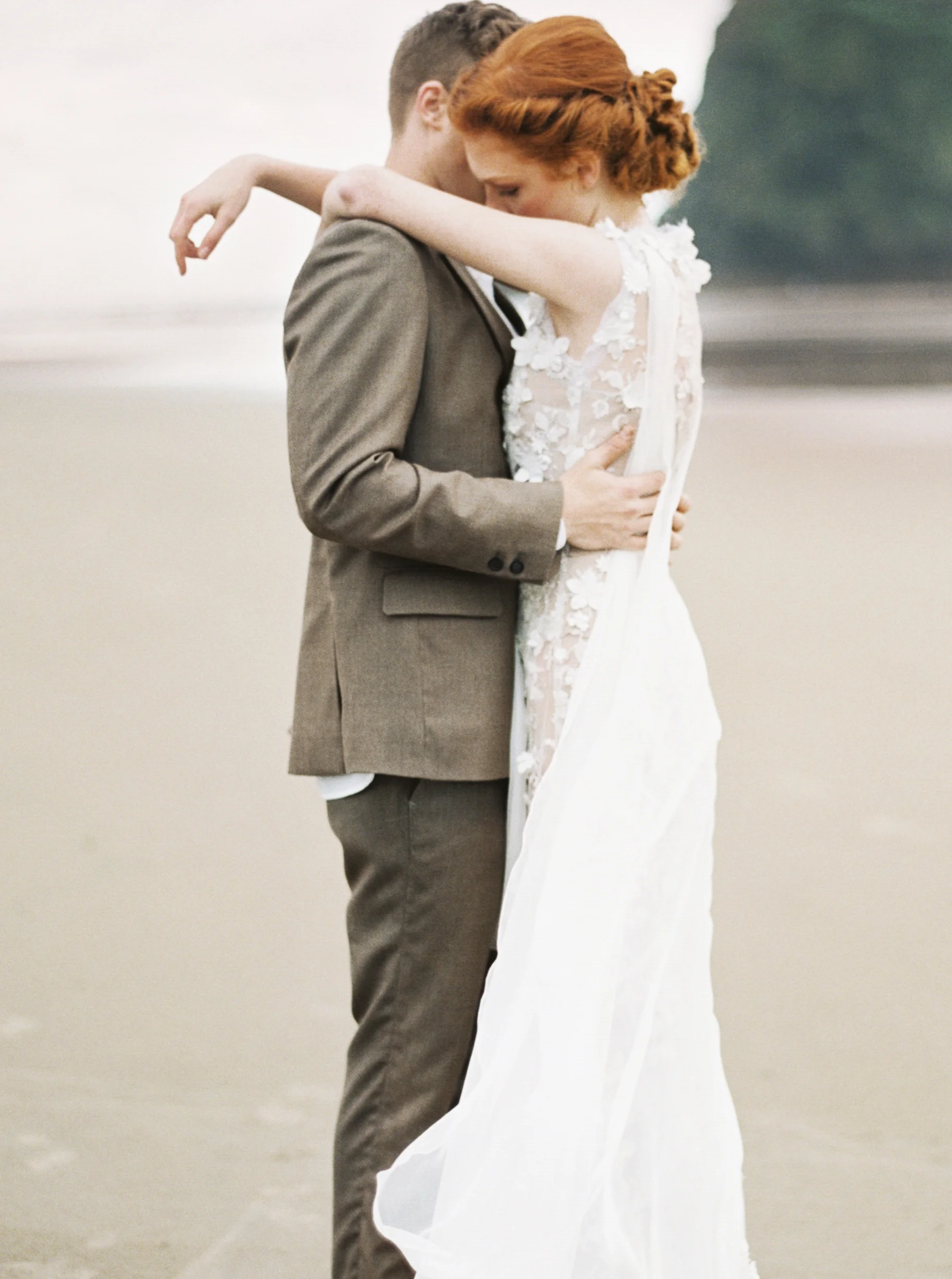 035@outlivecreative_cannon_beach_destination_wedding_photographer_&_videographer.jpg