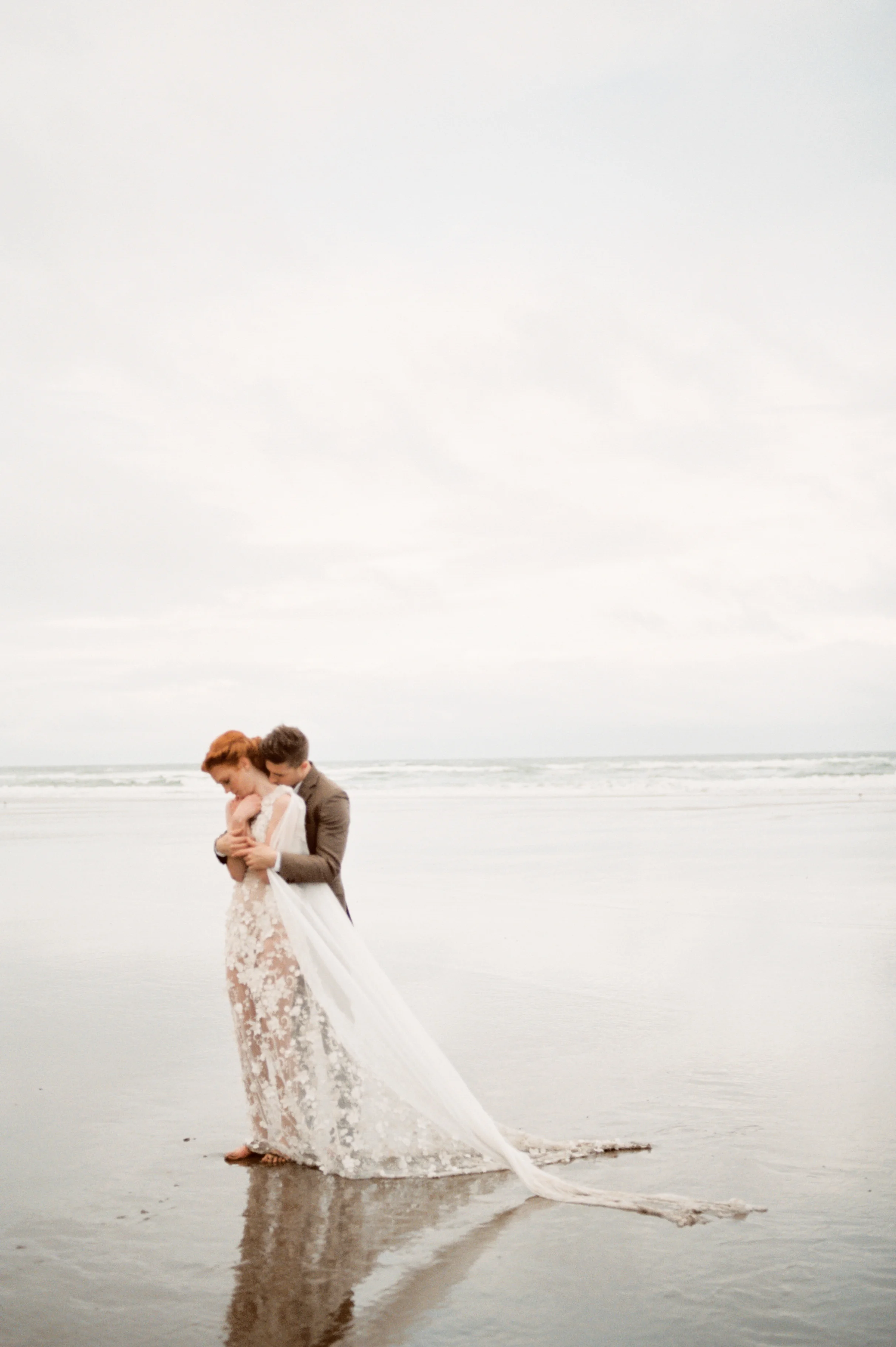 038@outlivecreative_cannon_beach_destination_wedding_photographer_&_videographer.jpg
