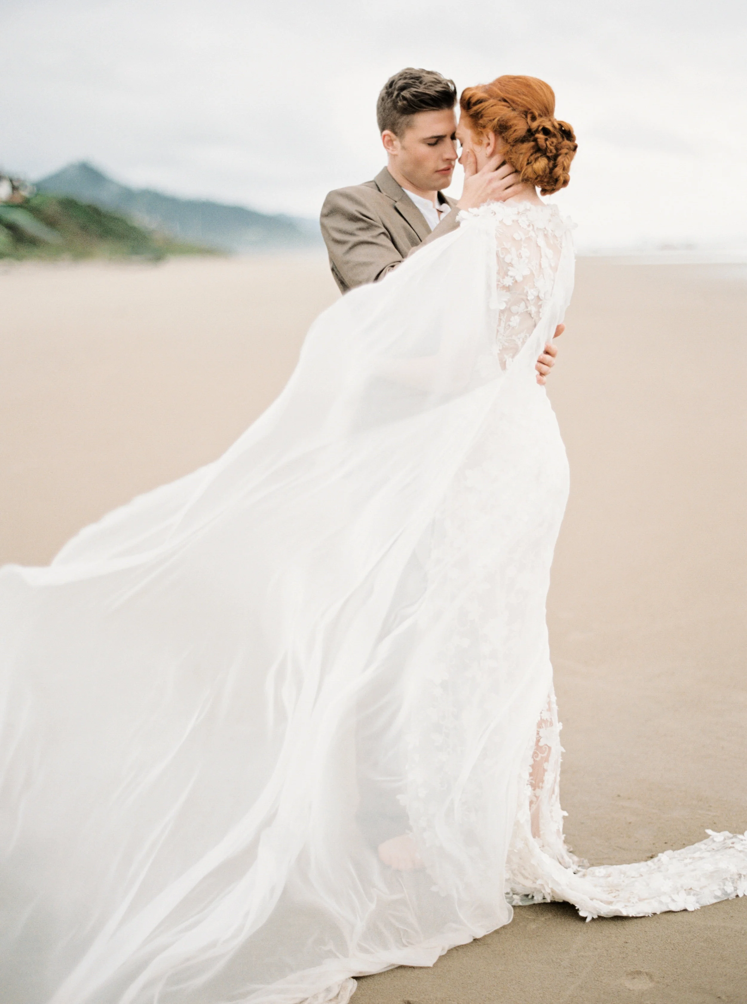 041@outlivecreative_cannon_beach_destination_wedding_photographer_&_videographer.jpg