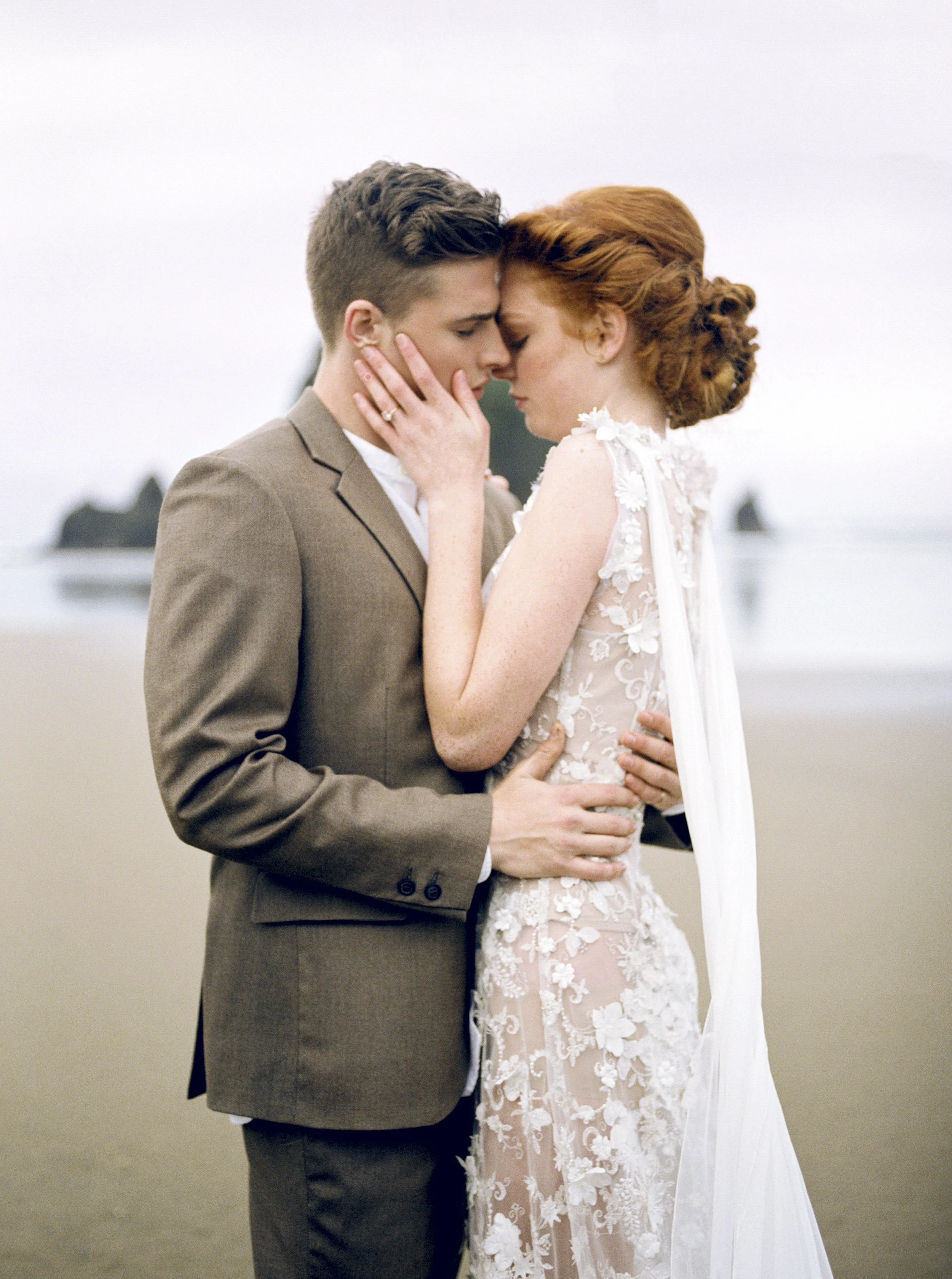 047@outlivecreative_cannon_beach_destination_wedding_photographer_&_videographer.jpg