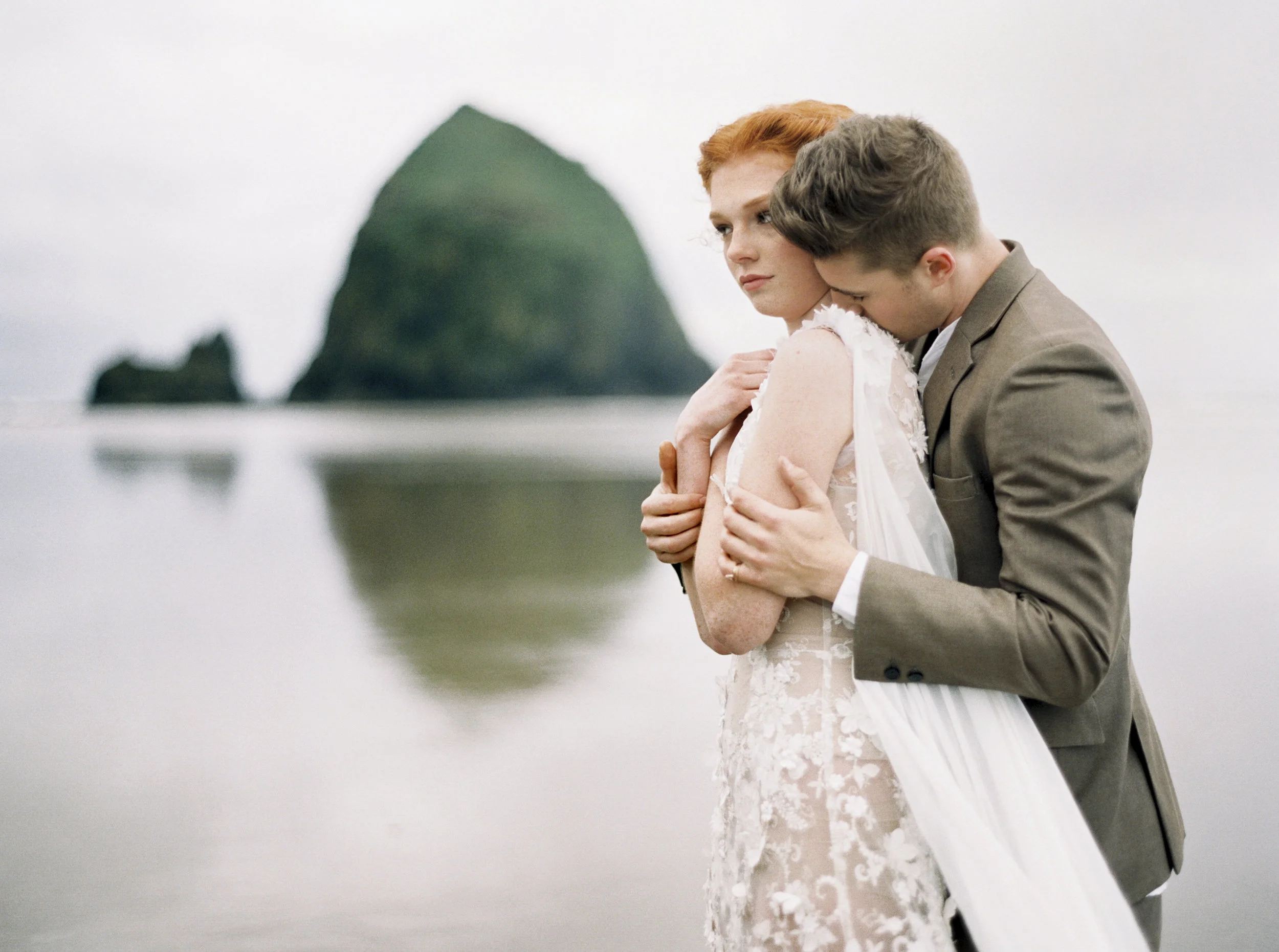 048@outlivecreative_cannon_beach_destination_wedding_photographer_&_videographer.jpg