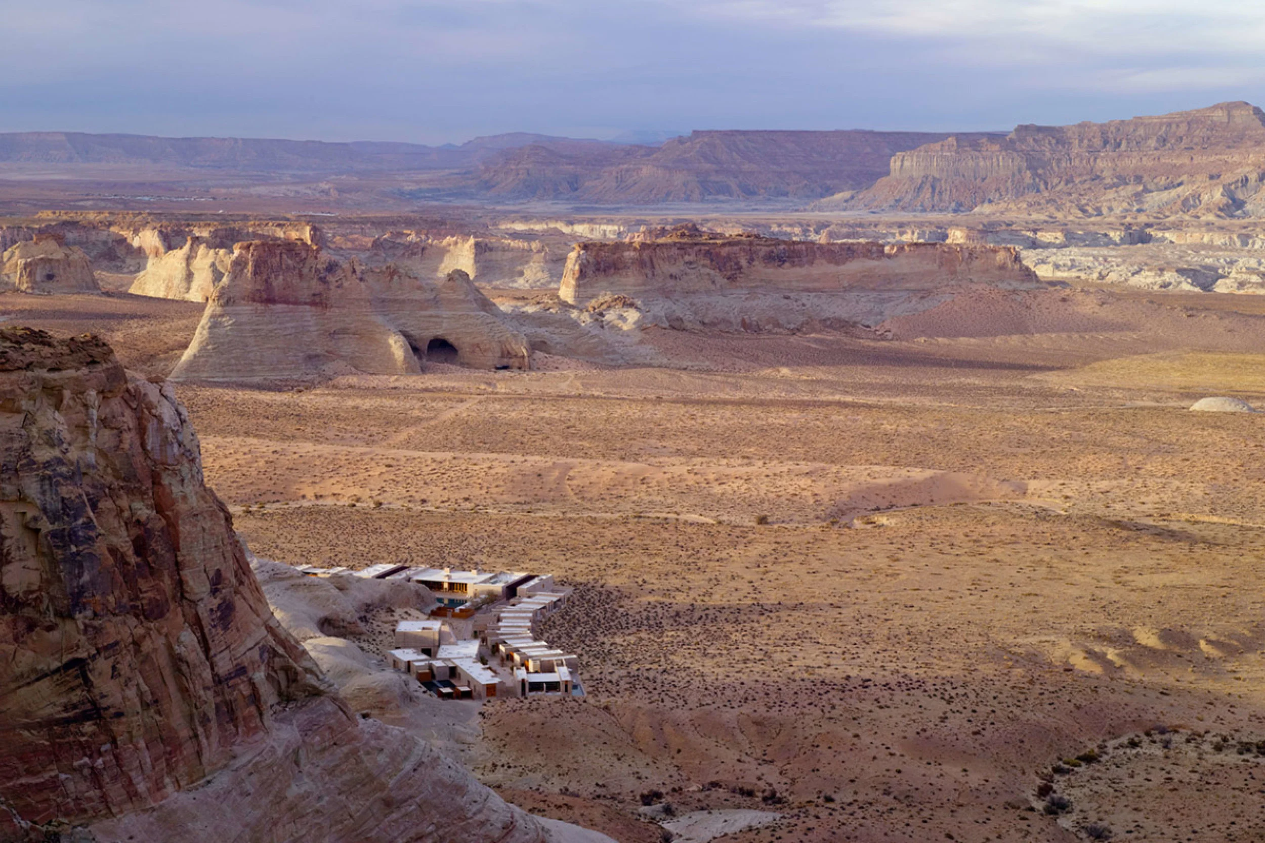amangiri_aerial_valley_view_from_mesa_2_office_3241.jpg