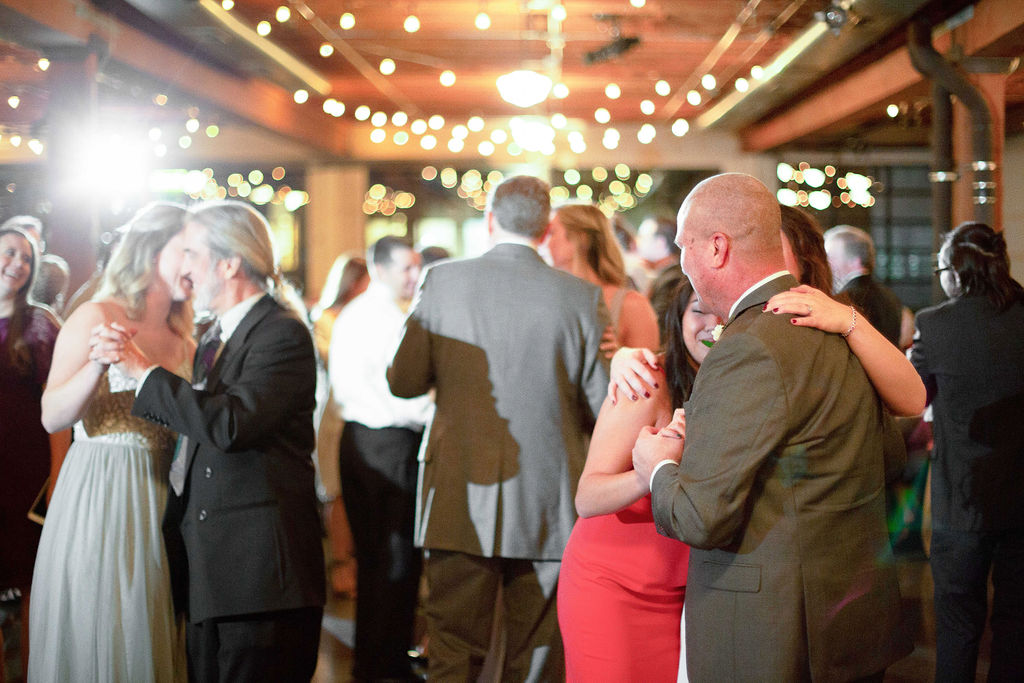 036_reception_portland,oregon,castaway,wedding,by_outlive_creative,photo,and,video.jpg