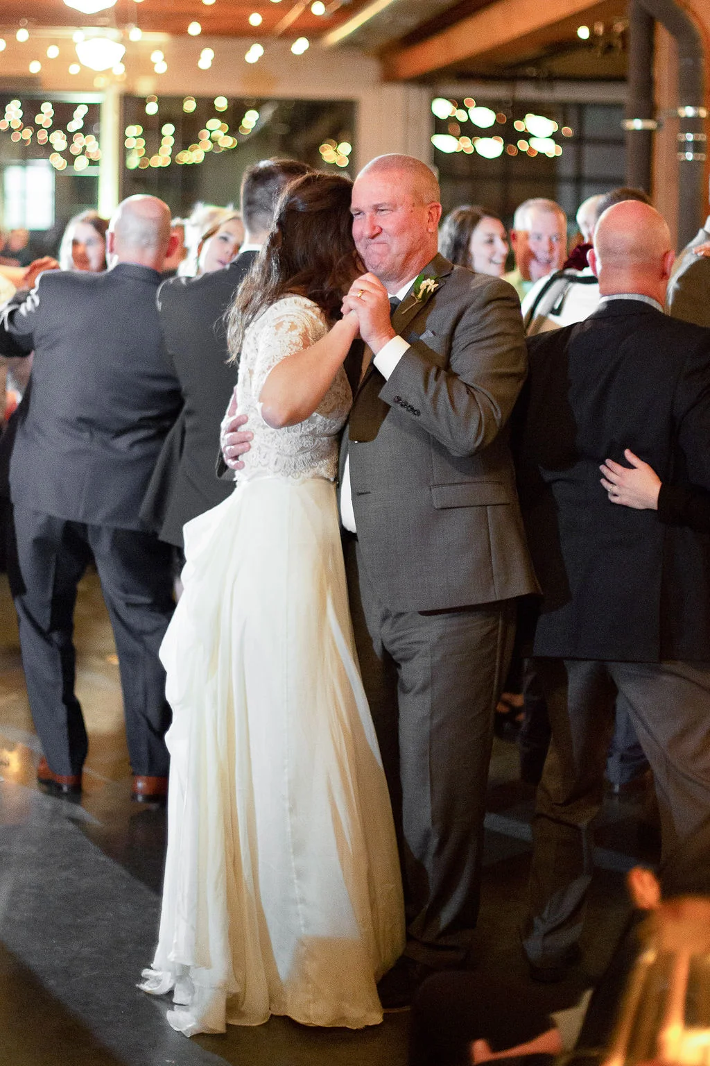 035_reception_portland,oregon,castaway,wedding,by_outlive_creative,photo,and,video.jpg