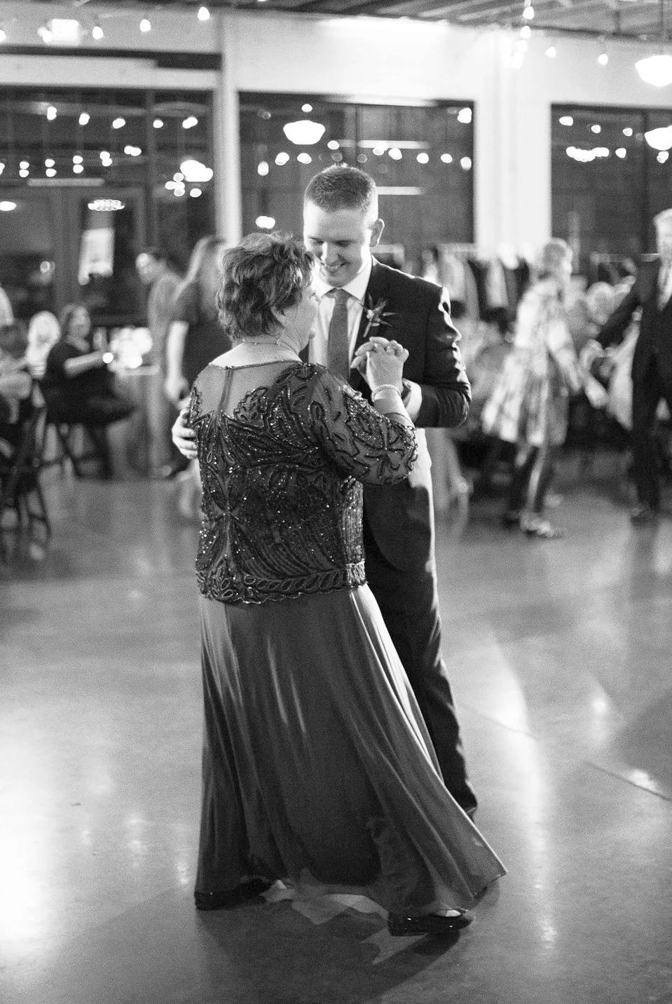 037_reception_portland,oregon,castaway,wedding,by_outlive_creative,photo,and,video.jpg