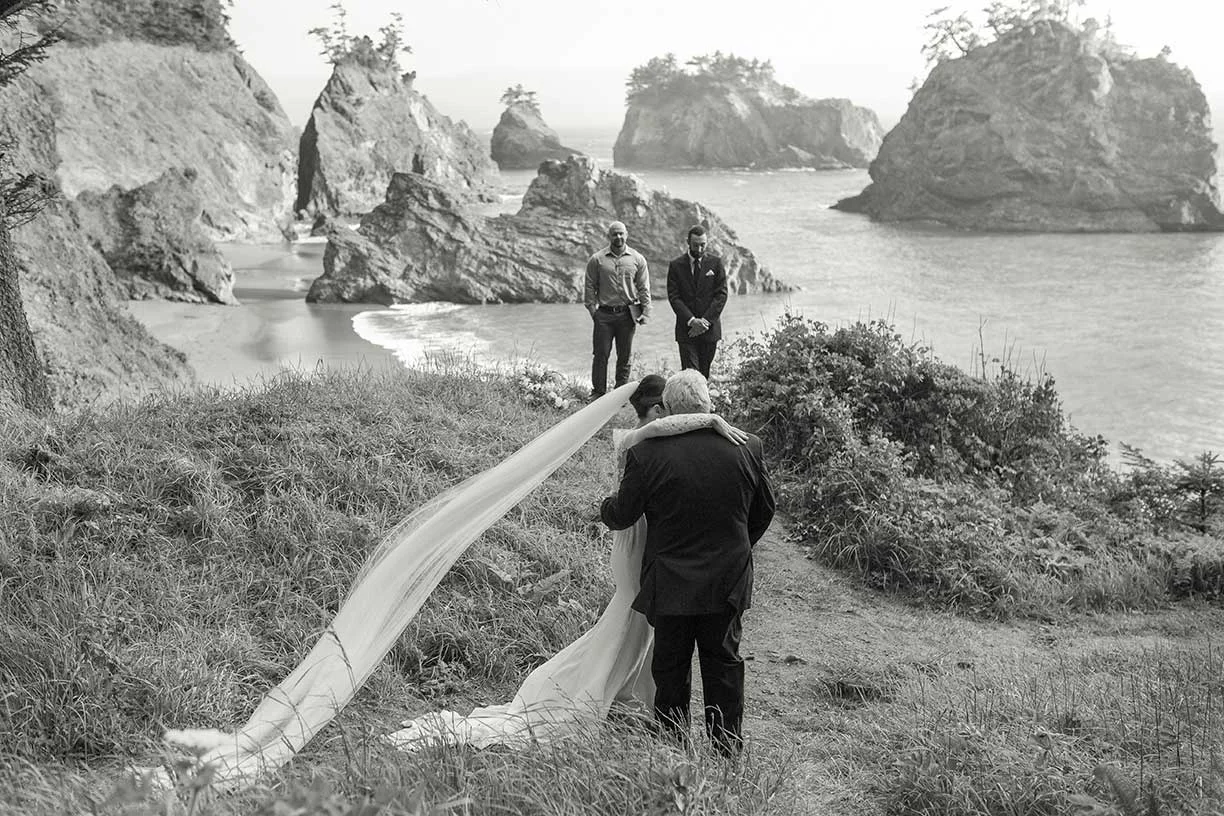 Oregon Coast Elopement by Outlive Creative