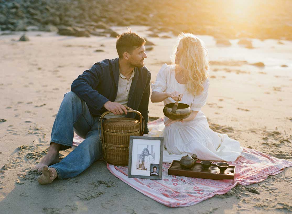 Oregon Coast Engagement Photos by Outlive Creative