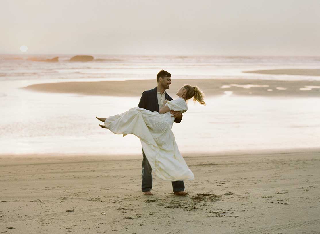 Oregon Coast Engagement Photos by Outlive Creative