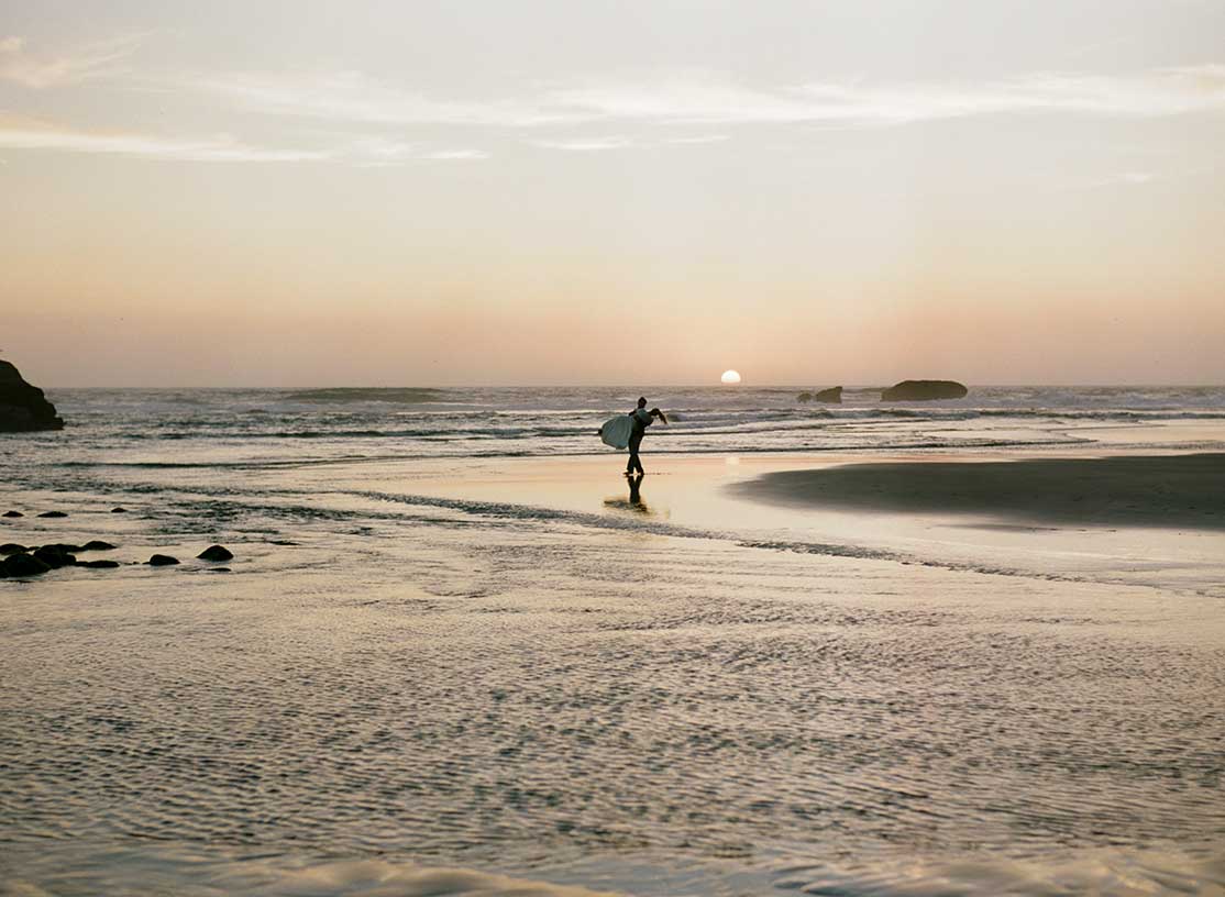 Oregon Coast Engagement Photos by Outlive Creative