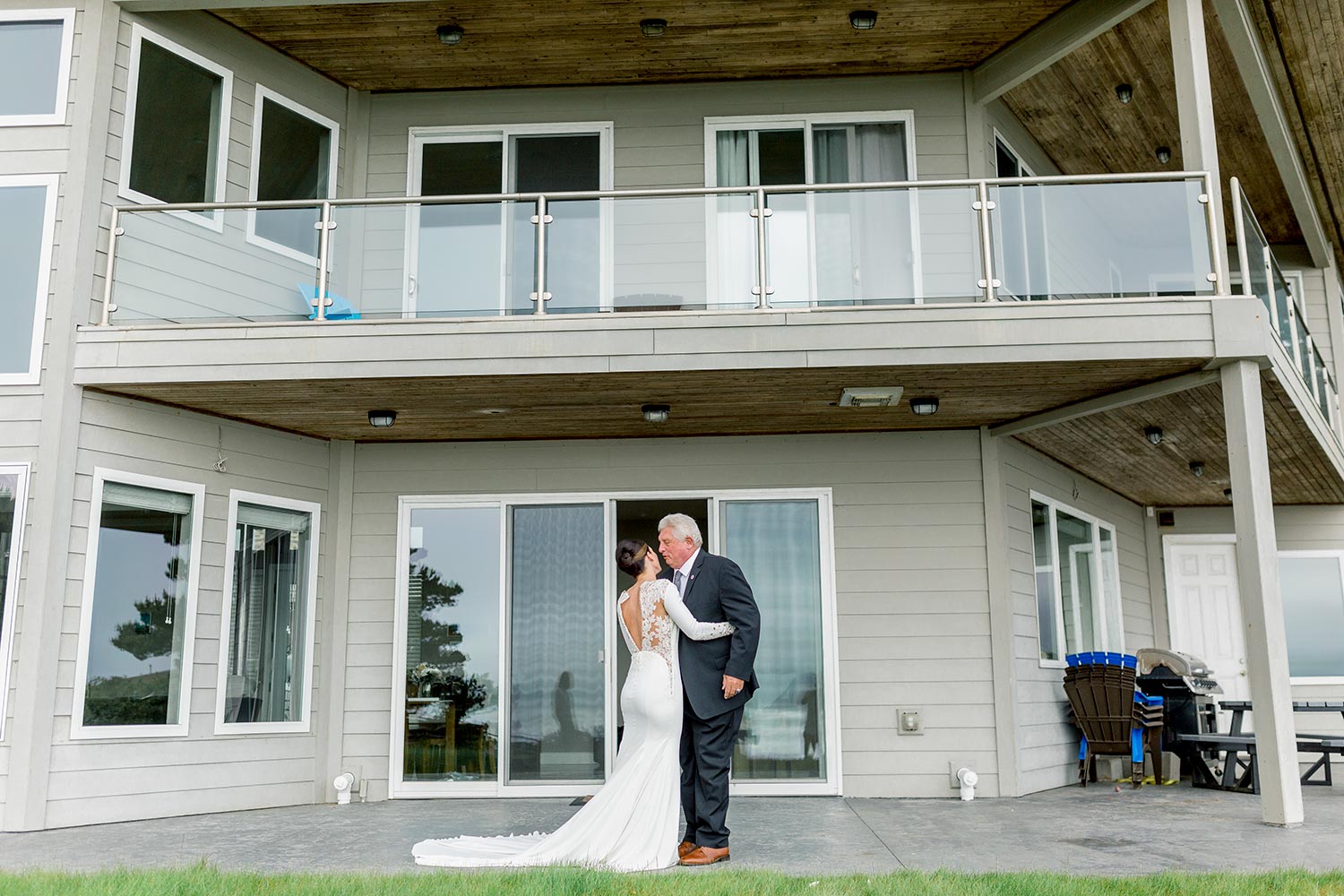 Oregon Coast Elopement by Outlive Creative
