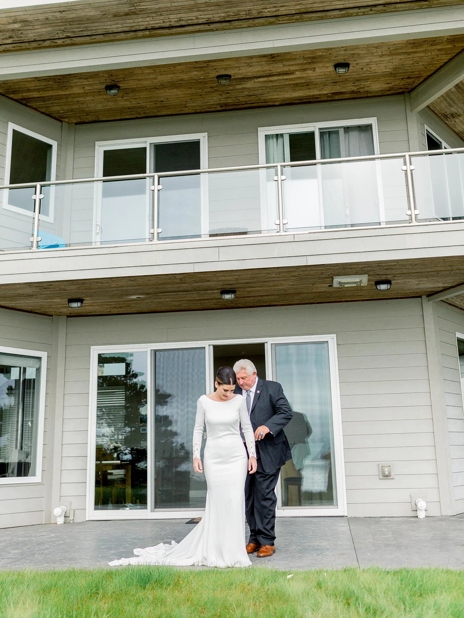 Oregon Coast Elopement by Outlive Creative