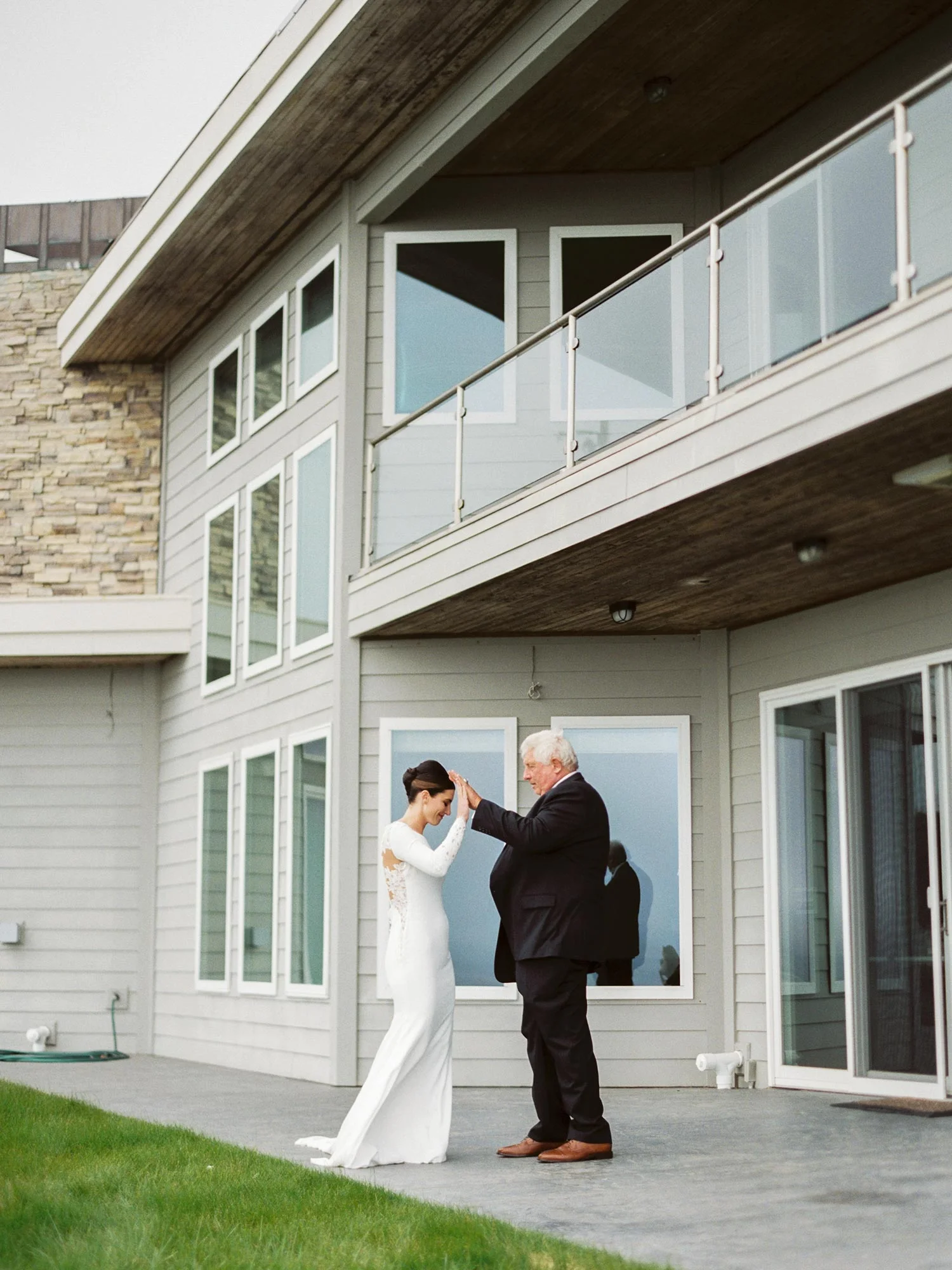 Oregon Coast Elopement by Outlive Creative