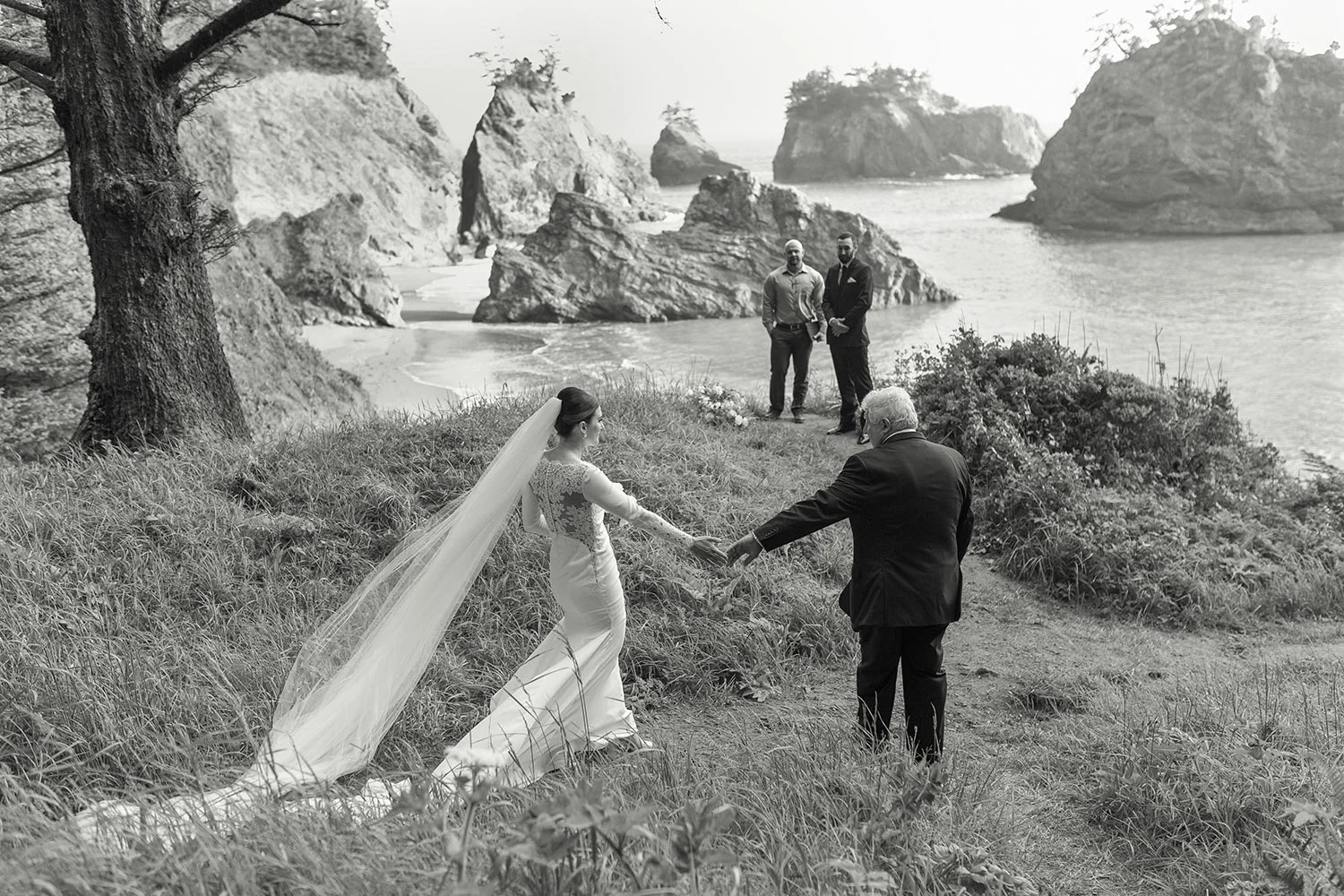Oregon Coast Elopement by Outlive Creative