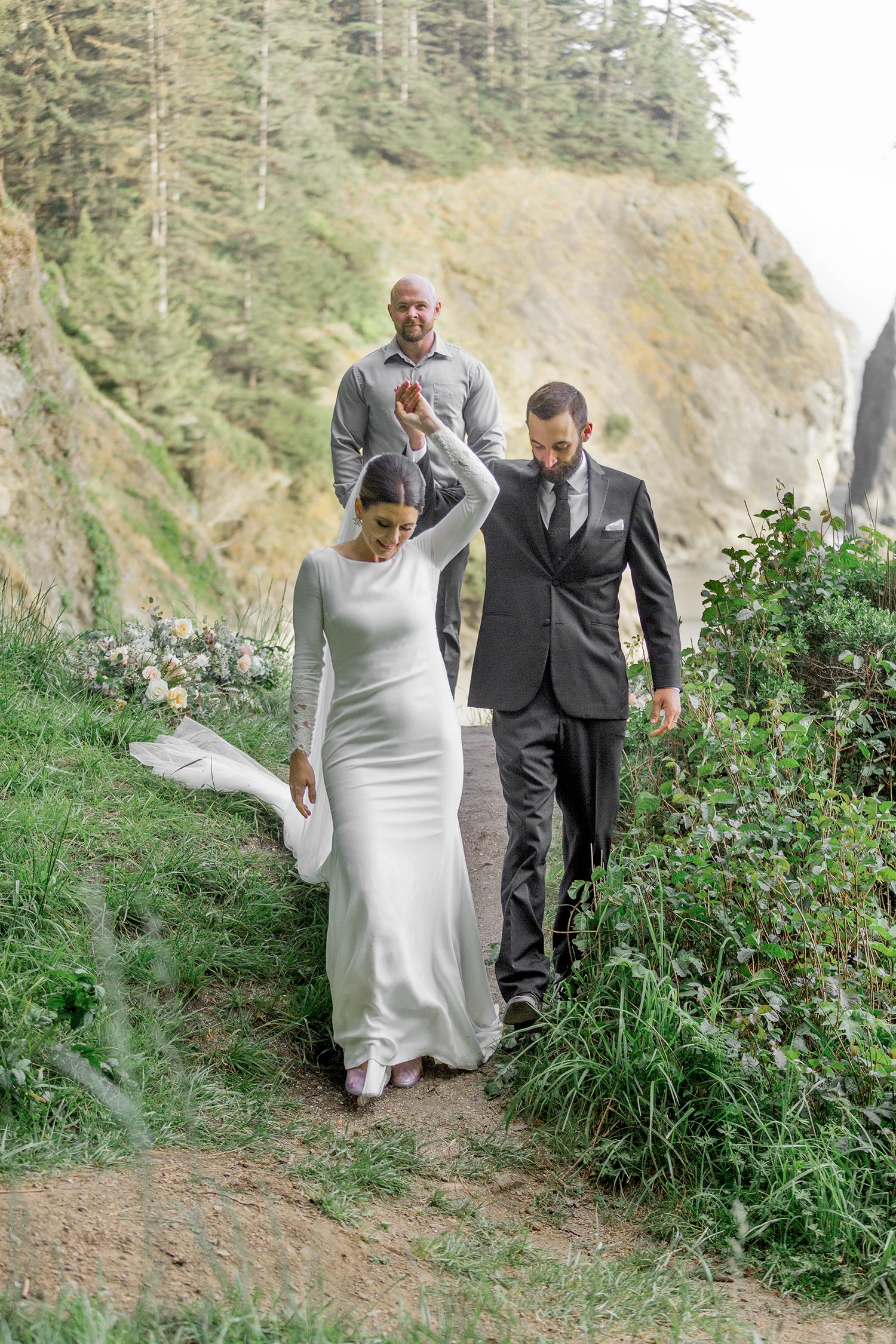 Oregon Coast Elopement by Outlive Creative