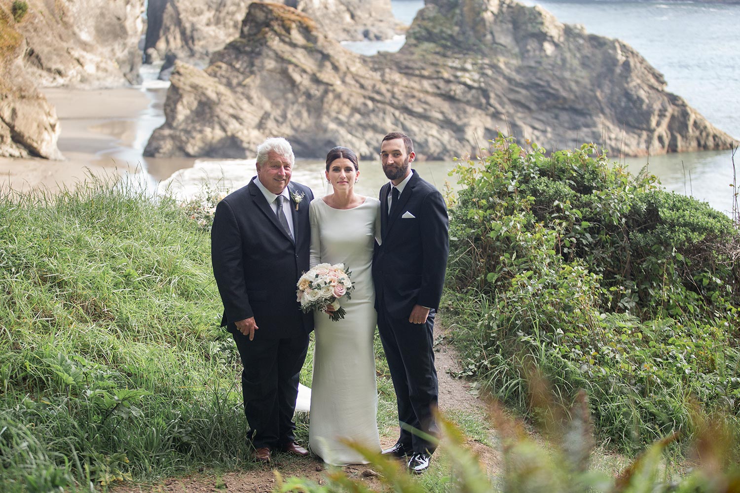Oregon Coast Elopement by Outlive Creative