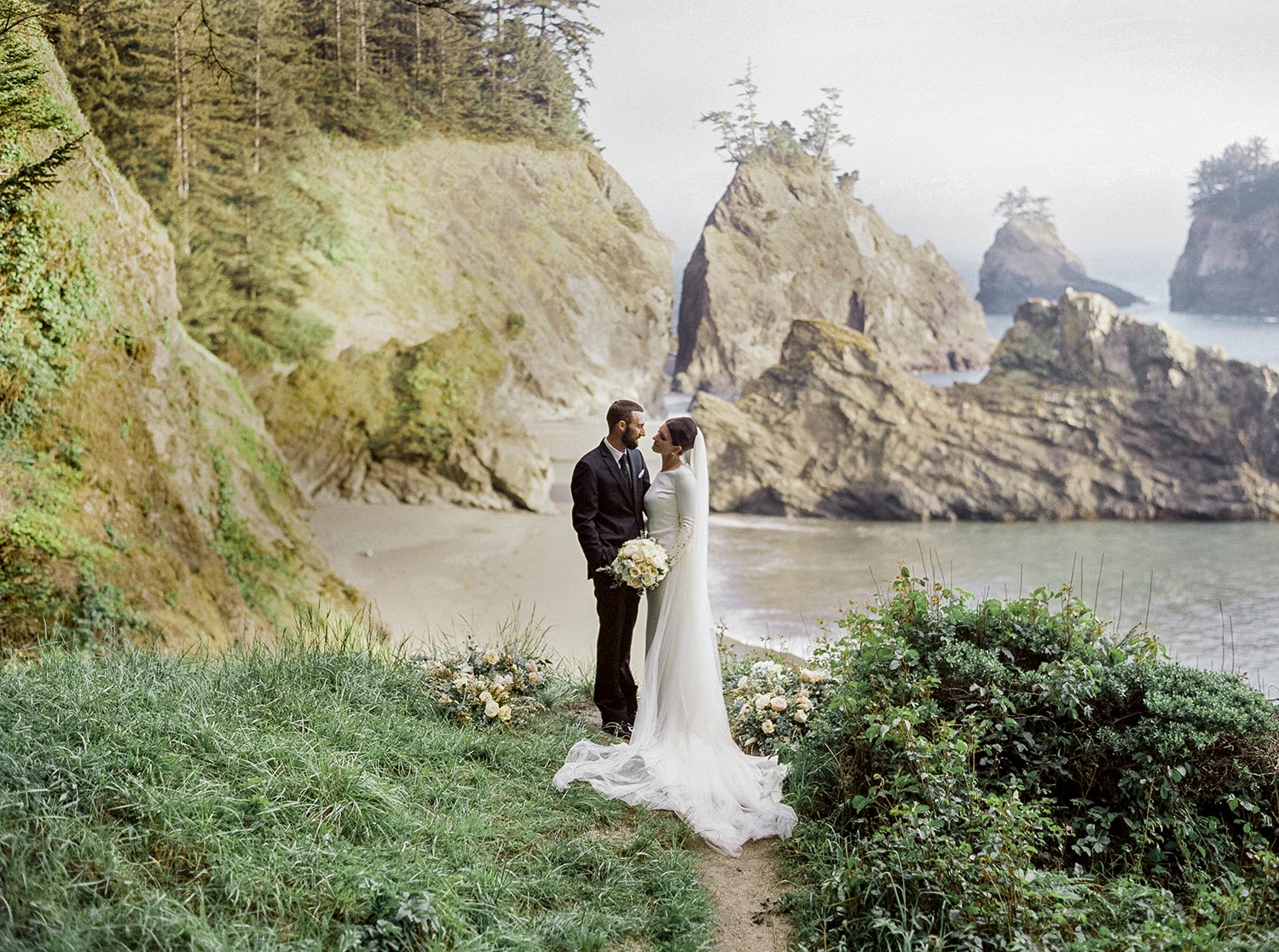 Oregon Coast Elopement by Outlive Creative
