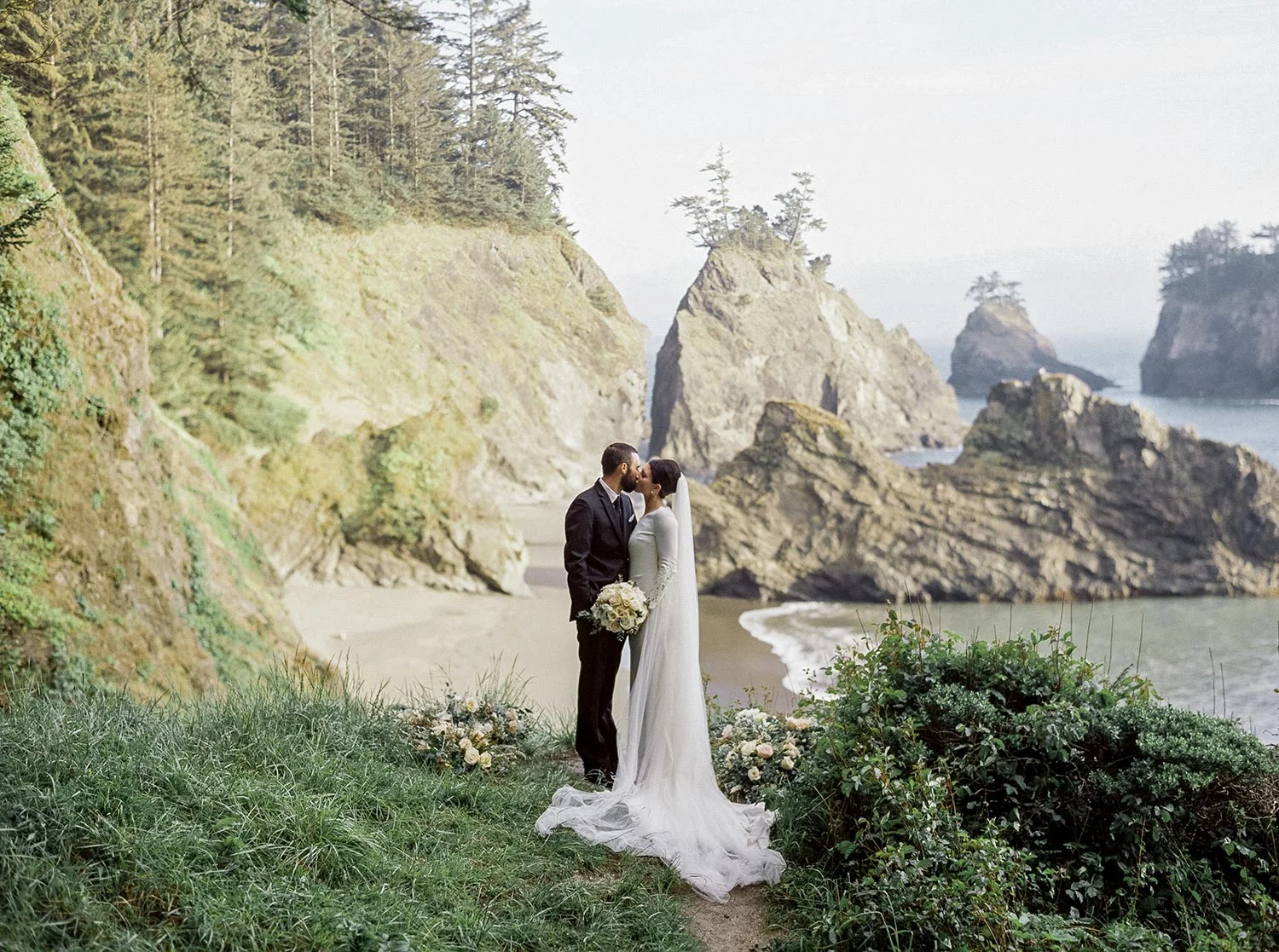 Oregon Coast Elopement by Outlive Creative