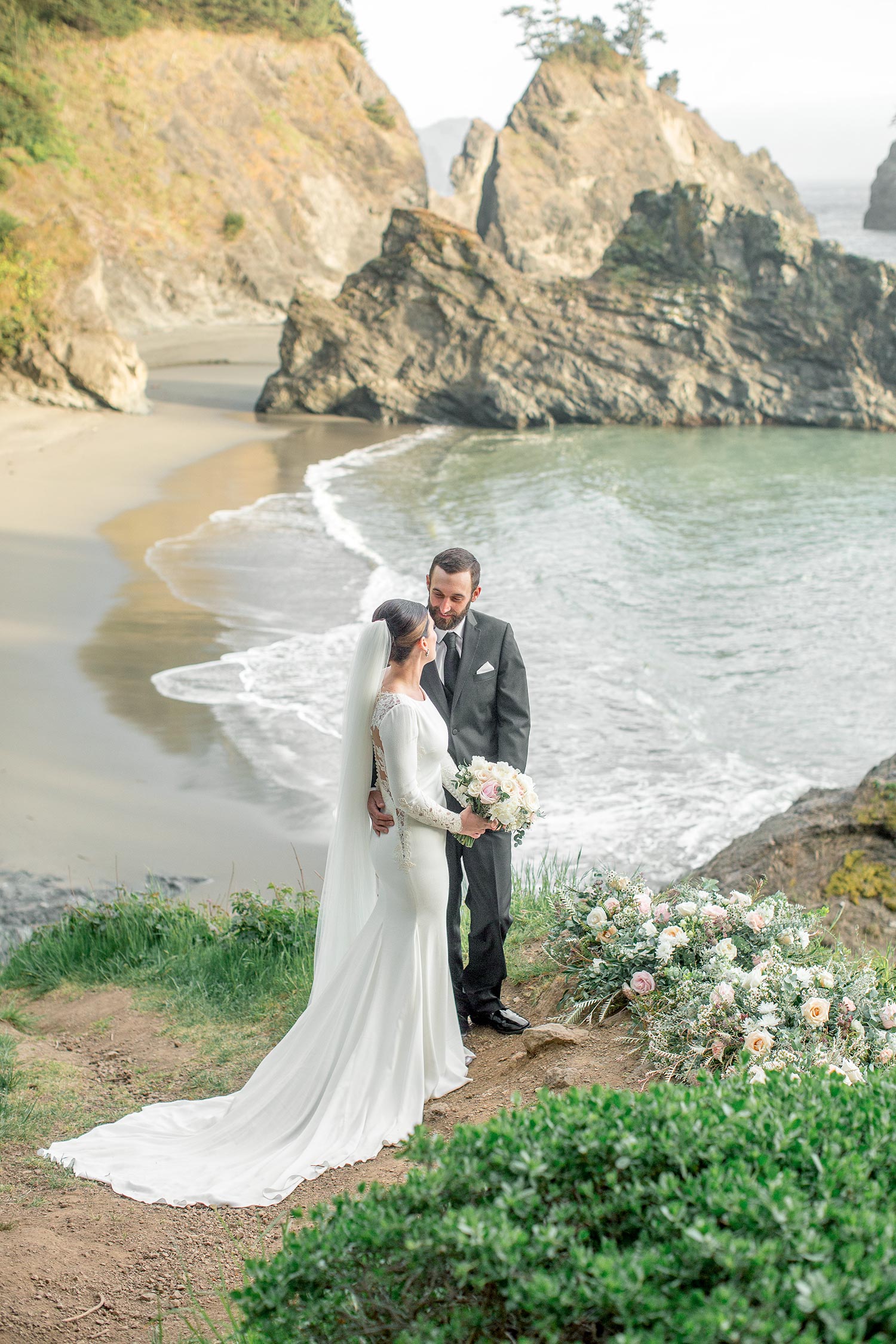 Oregon Coast Elopement by Outlive Creative