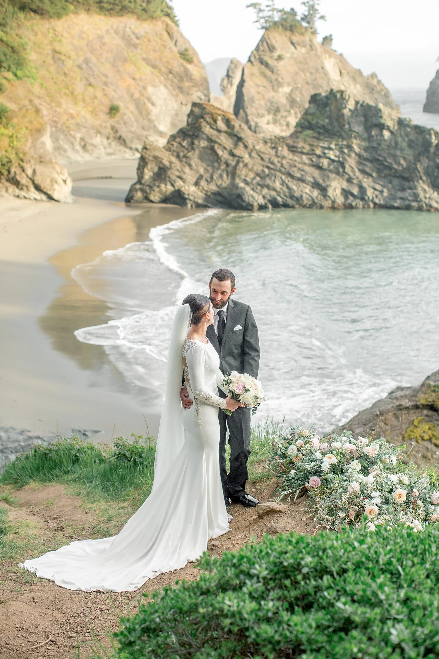 Oregon Coast Elopement by Outlive Creative