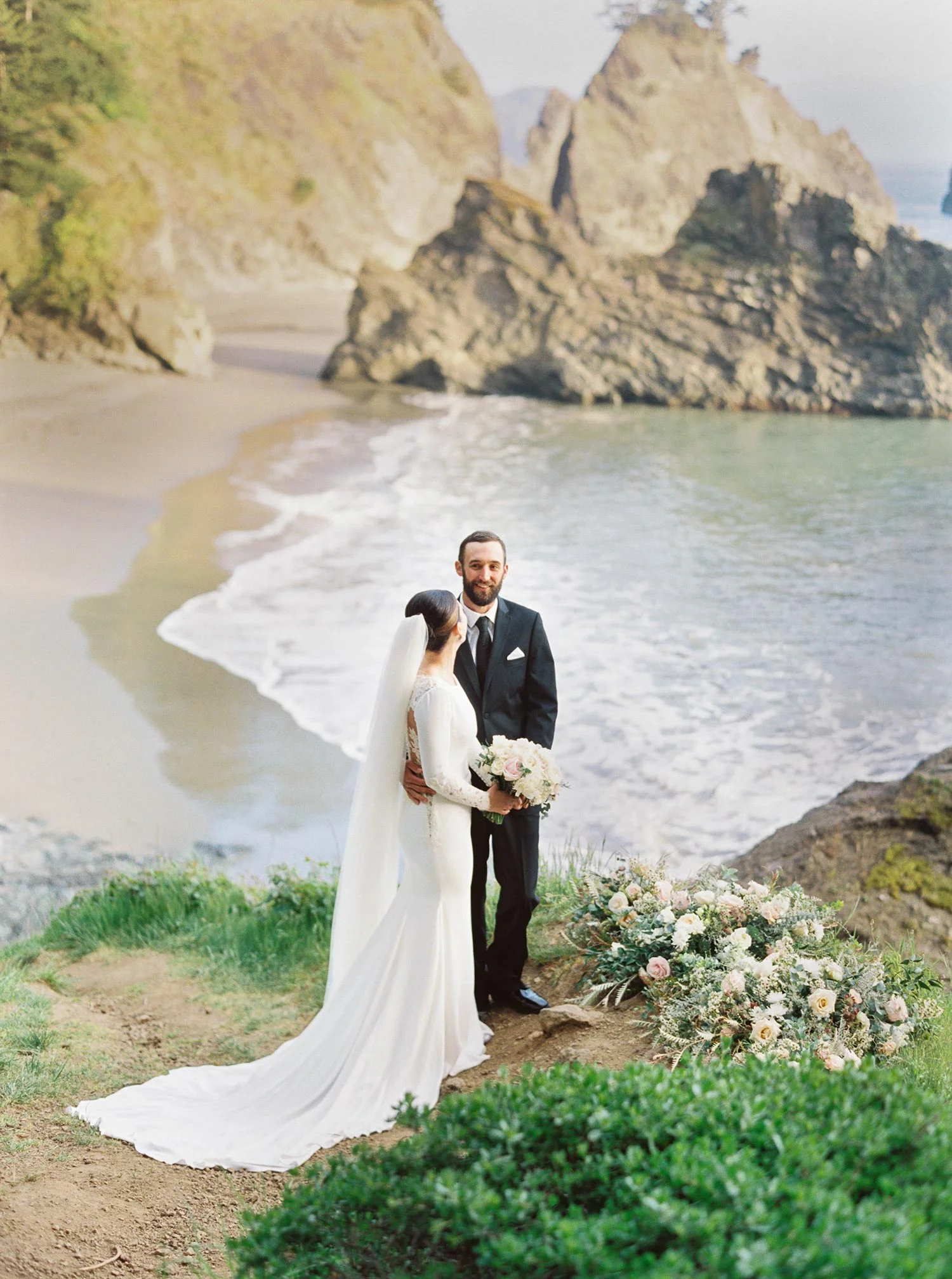 Oregon Coast Elopement by Outlive Creative