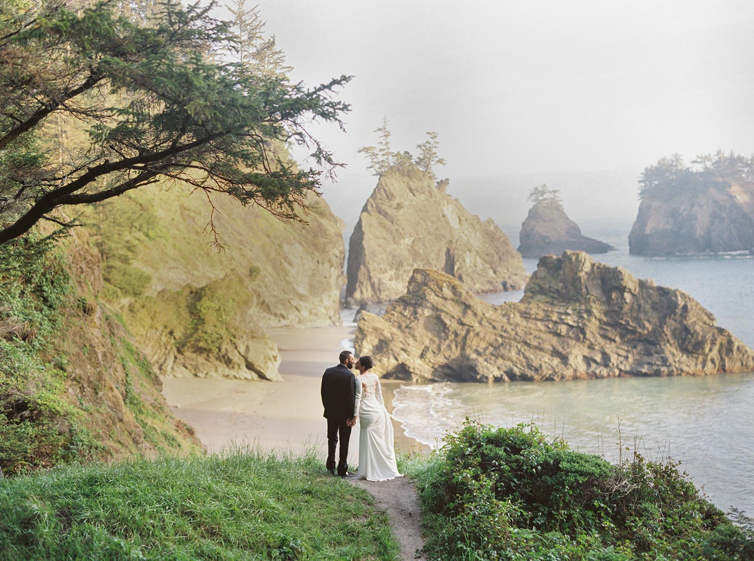 Oregon Coast Elopement by Outlive Creative