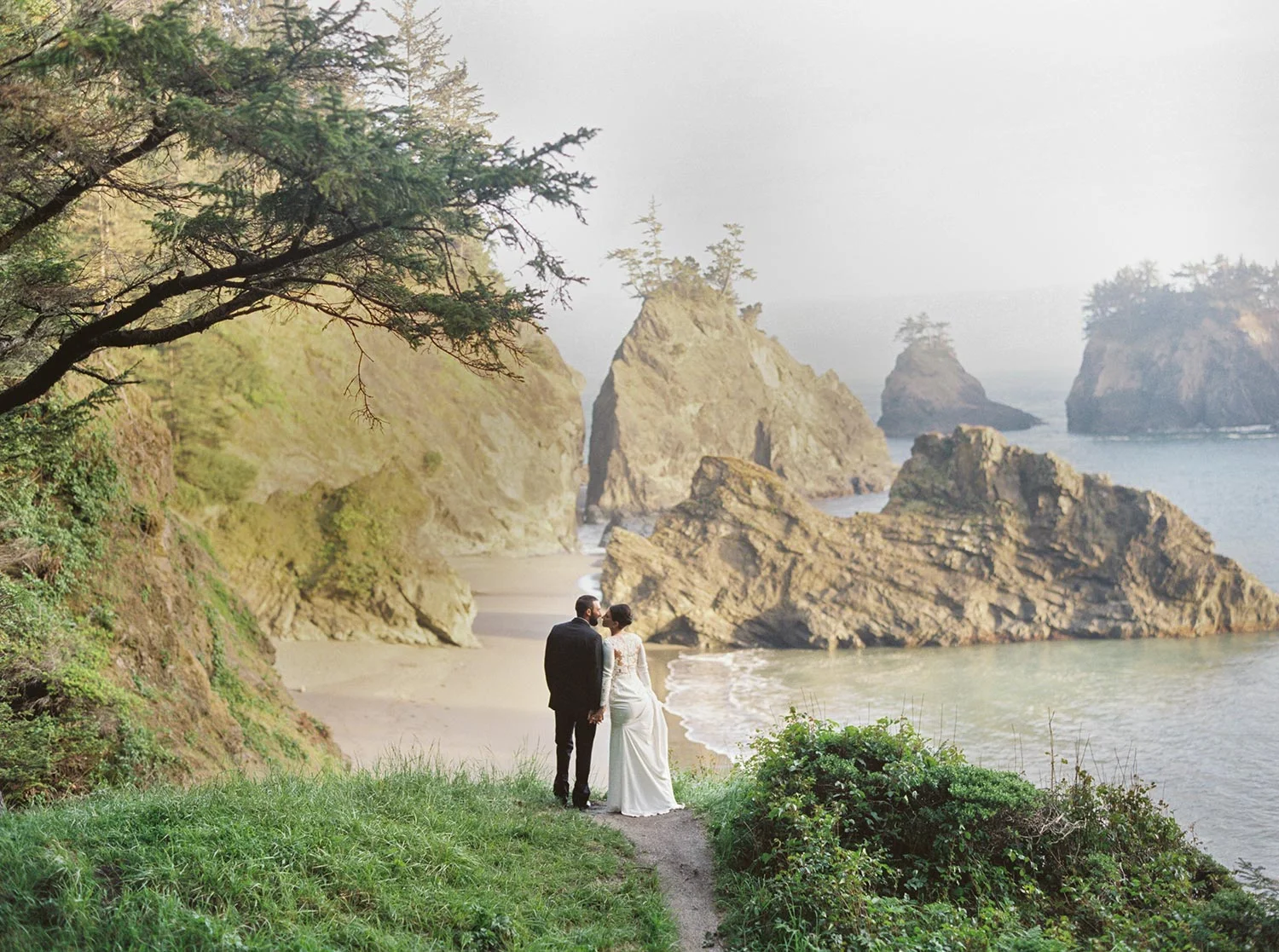Oregon Coast Elopement by Outlive Creative