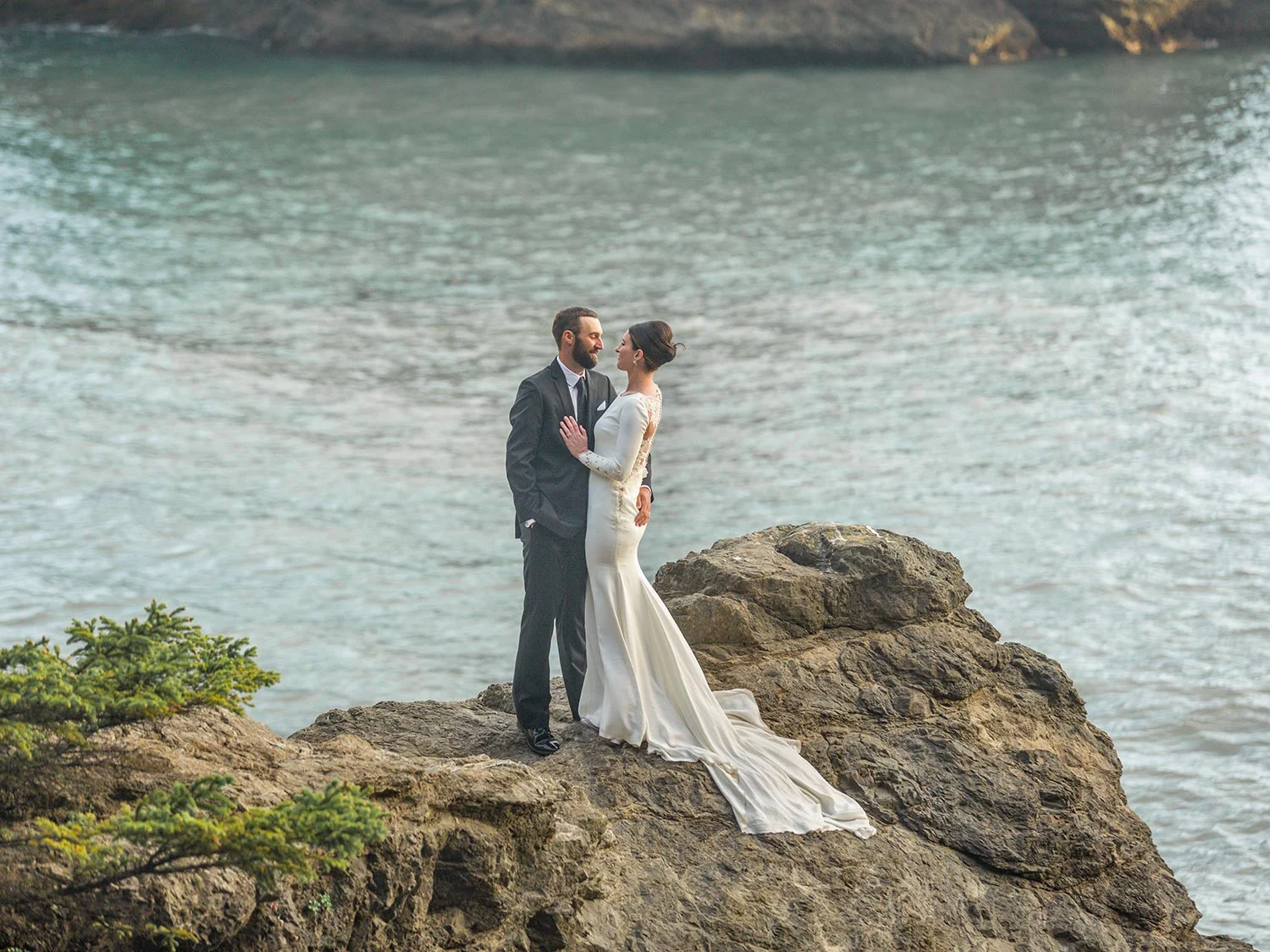Oregon Coast Elopement by Outlive Creative