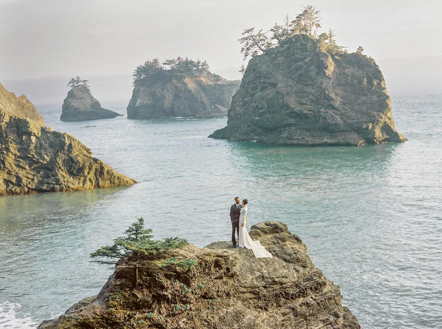 Oregon Coast Elopement by Outlive Creative
