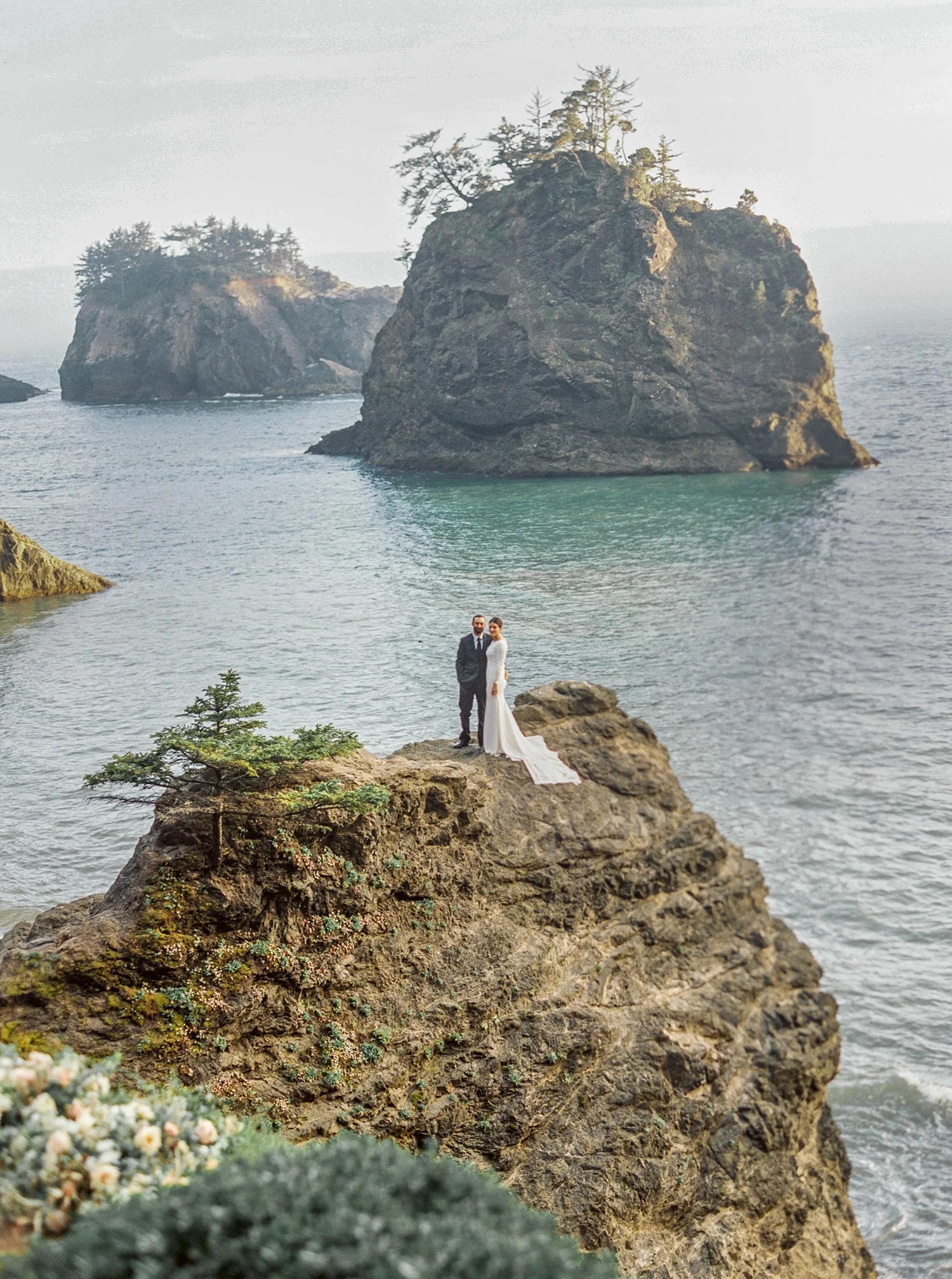 Oregon Coast Elopement by Outlive Creative