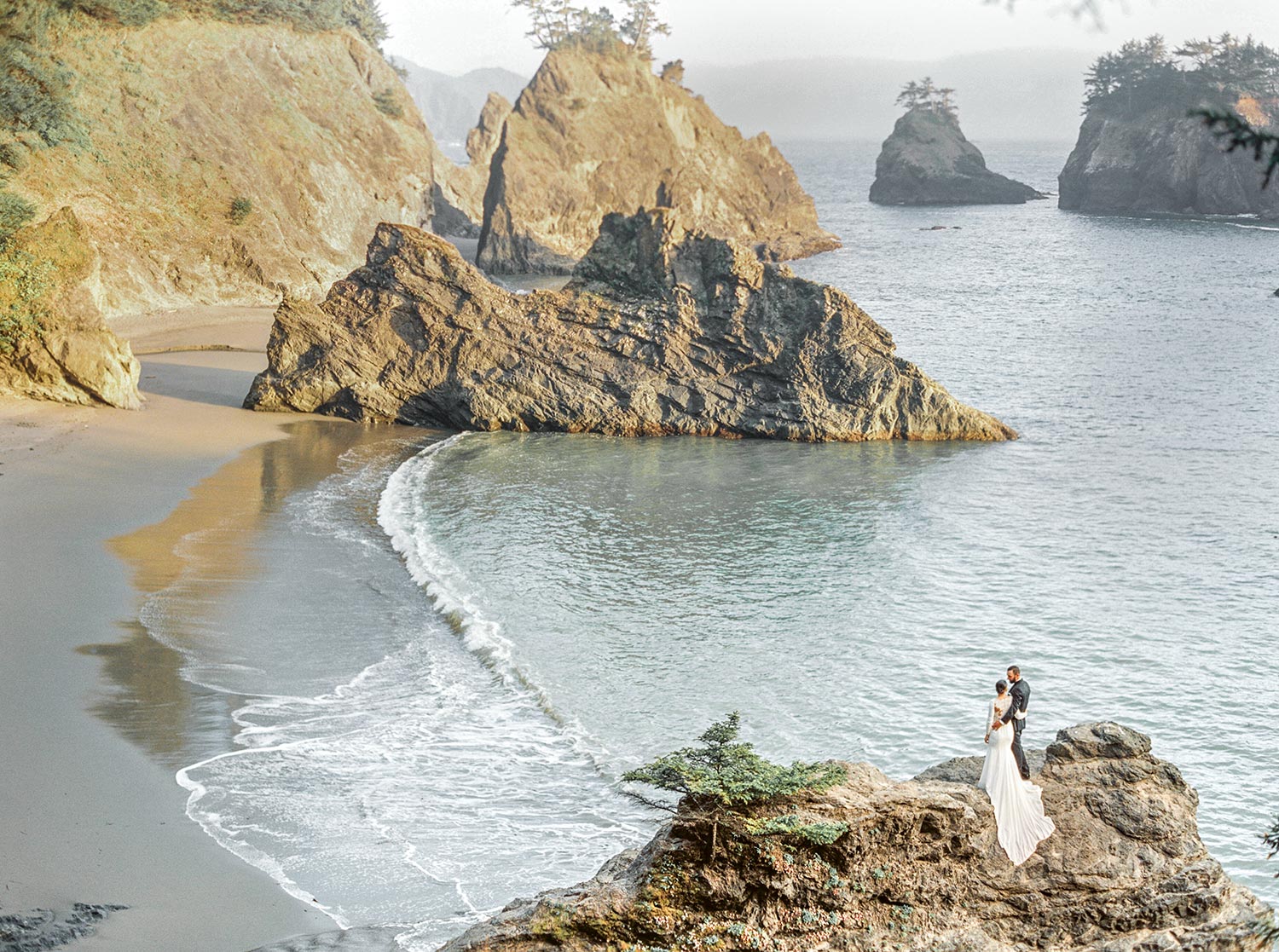 Oregon Coast Elopement by Outlive Creative
