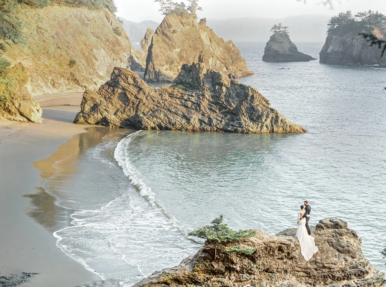 Oregon Coast Elopement by Outlive Creative