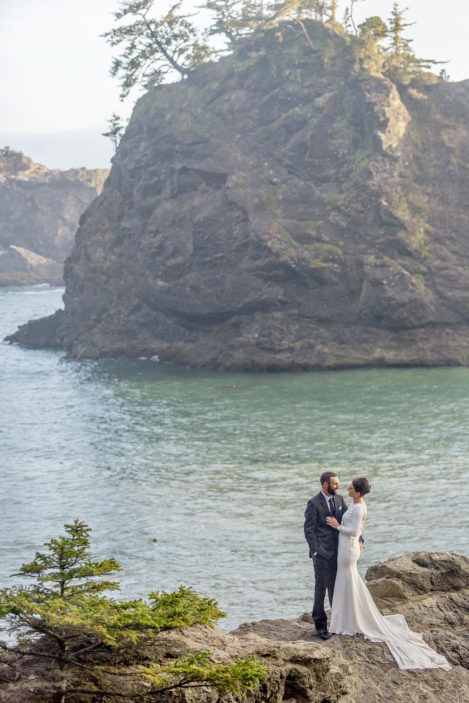 Oregon Coast Elopement by Outlive Creative