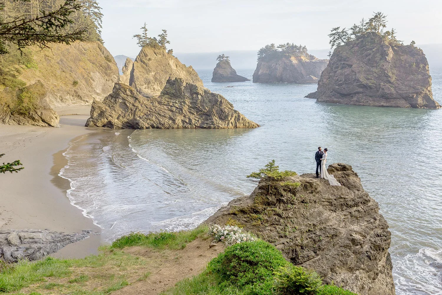 Oregon Coast Elopement by Outlive Creative