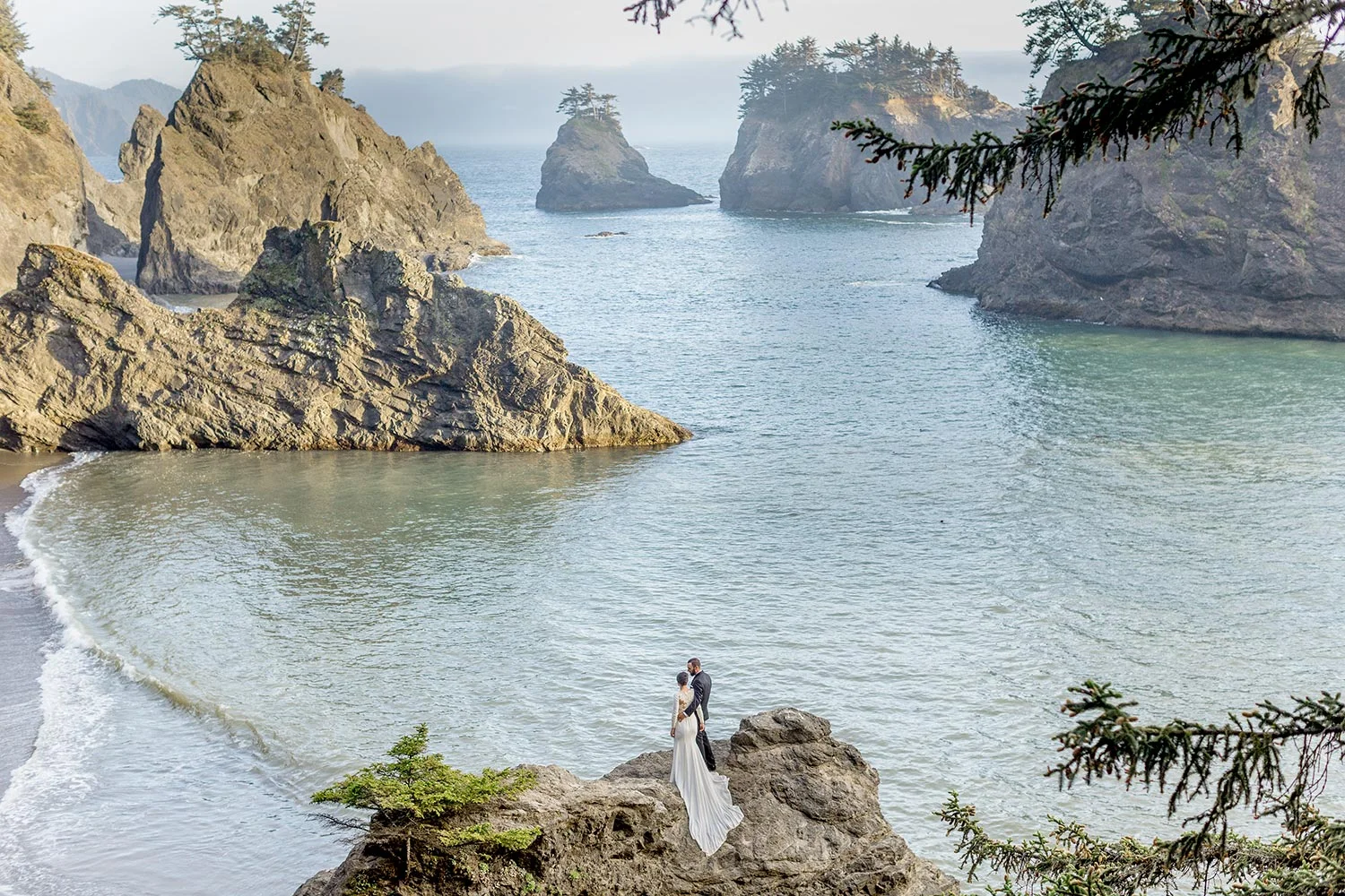 Oregon Coast Elopement by Outlive Creative