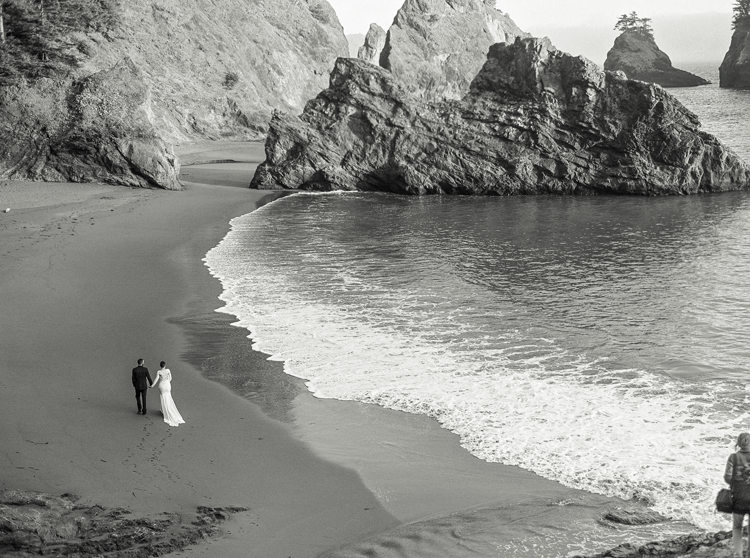 Oregon Coast Elopement by Outlive Creative
