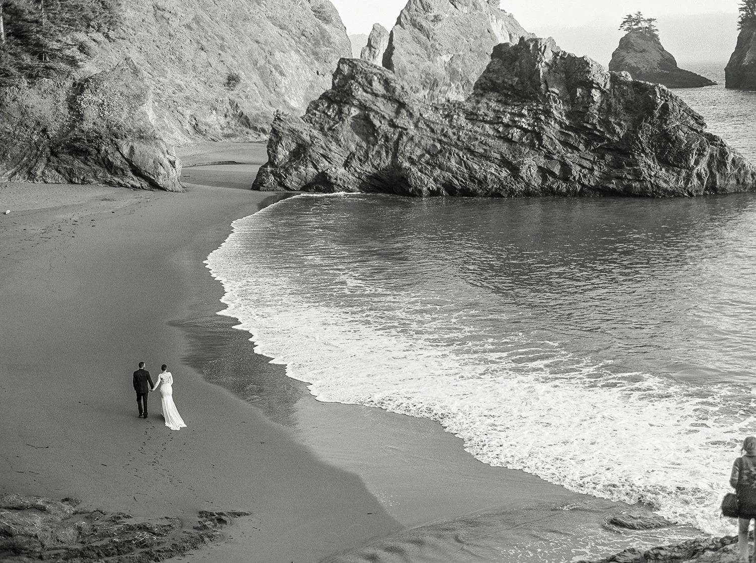 Oregon Coast Elopement by Outlive Creative