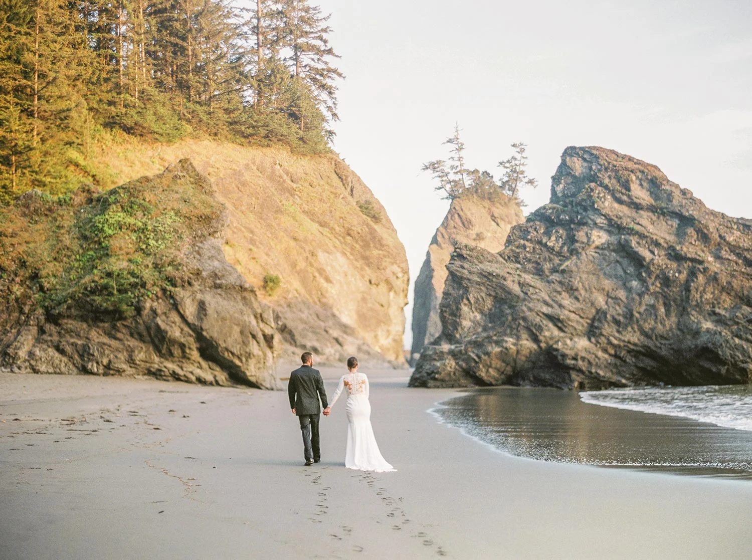 Oregon Coast Elopement by Outlive Creative
