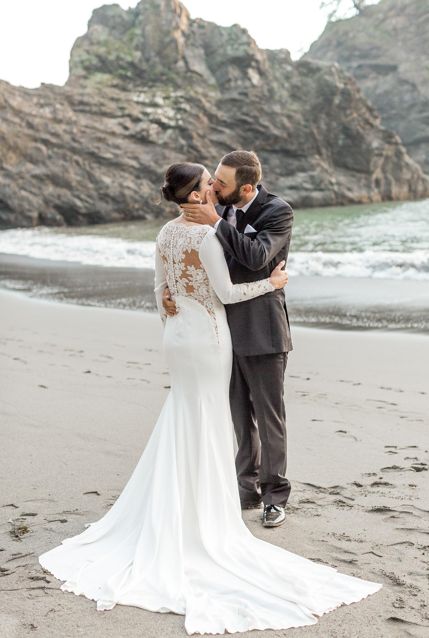 Oregon Coast Elopement by Outlive Creative
