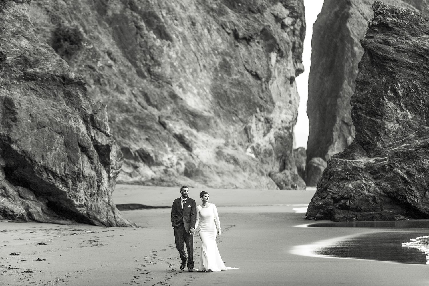 Oregon Coast Elopement by Outlive Creative