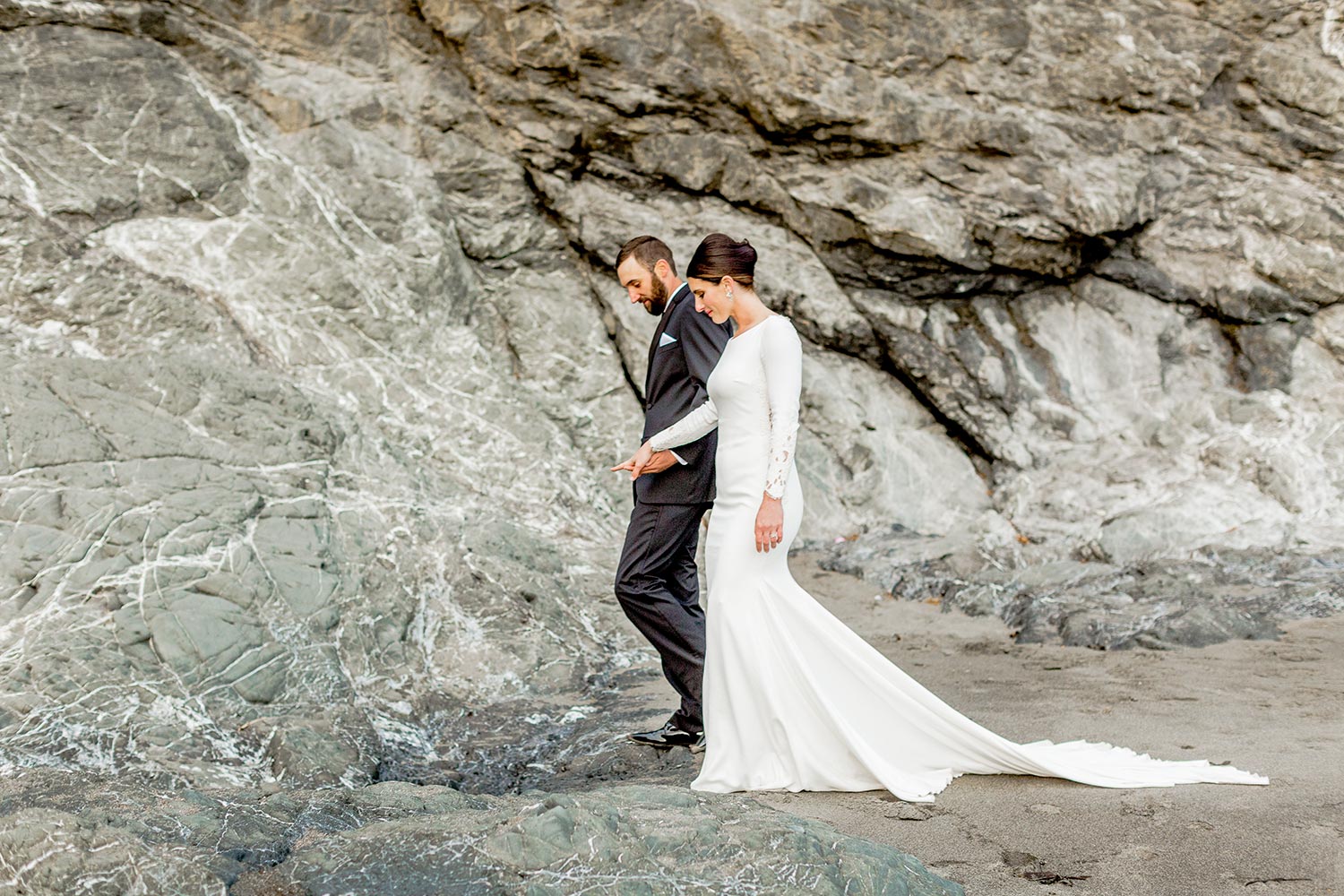 Oregon Coast Elopement by Outlive Creative